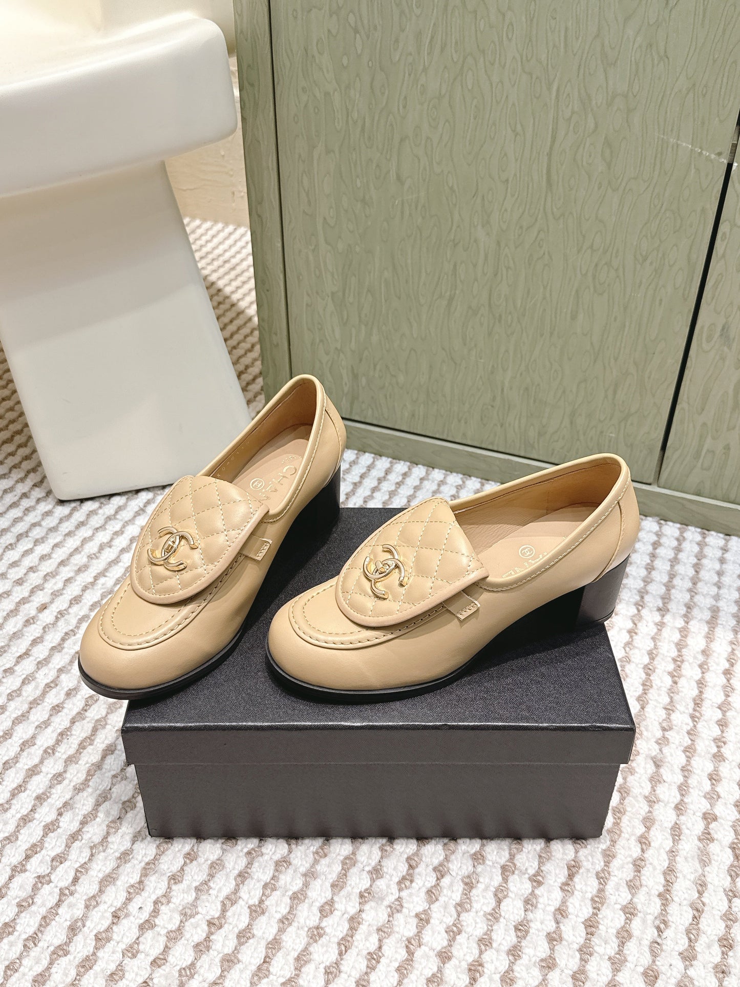 CHANEL 25S LOAFERS MOCCASIN 65MM IN WARM BEIGE CALFSKIN GOLD HARDWARE - 35