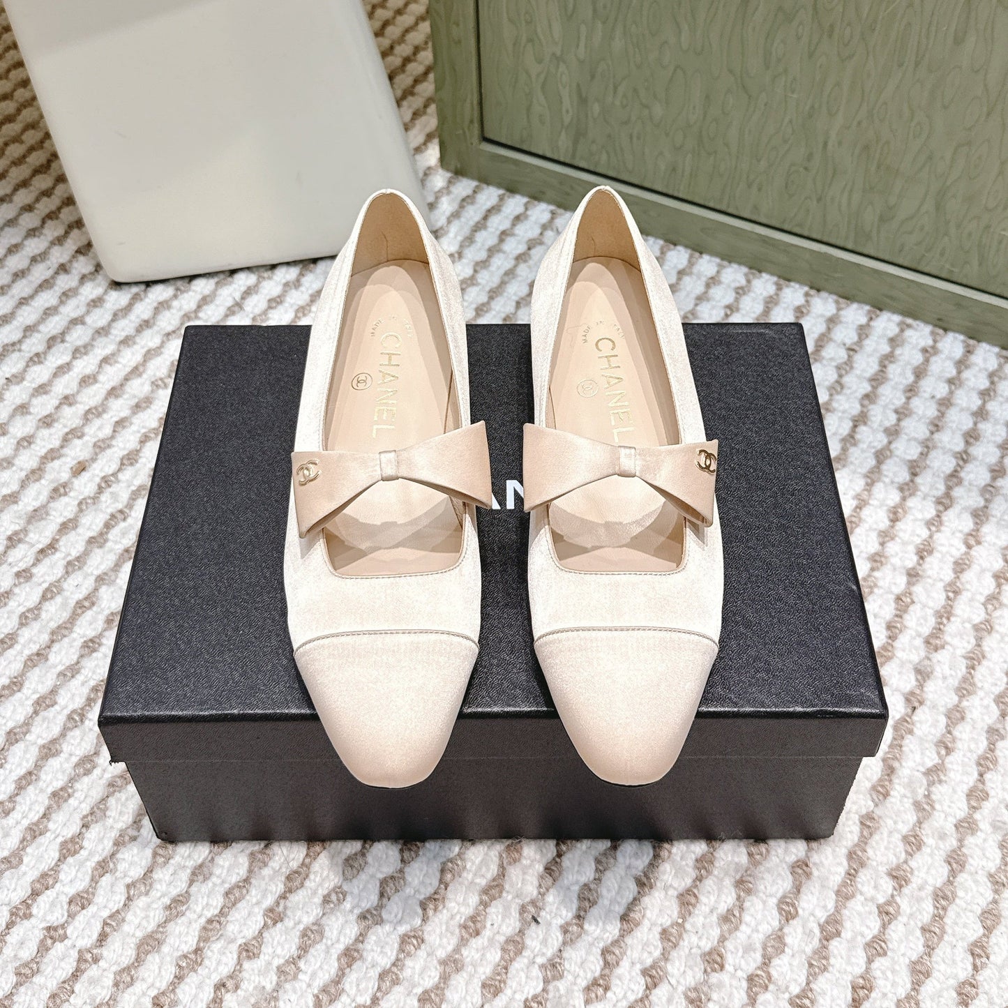 CHANEL 25S MARY JANE BALLET FLATS IN BEIGE SILK WITH BOW - 35