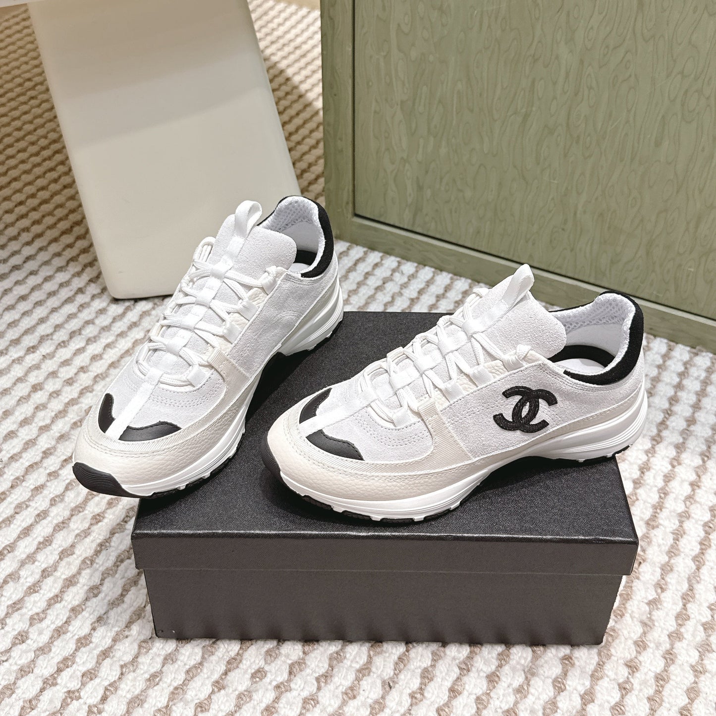 CHANEL 25S LUXURY SNEAKERS IN WHITE CALFSKIN AND SUEDE - 35