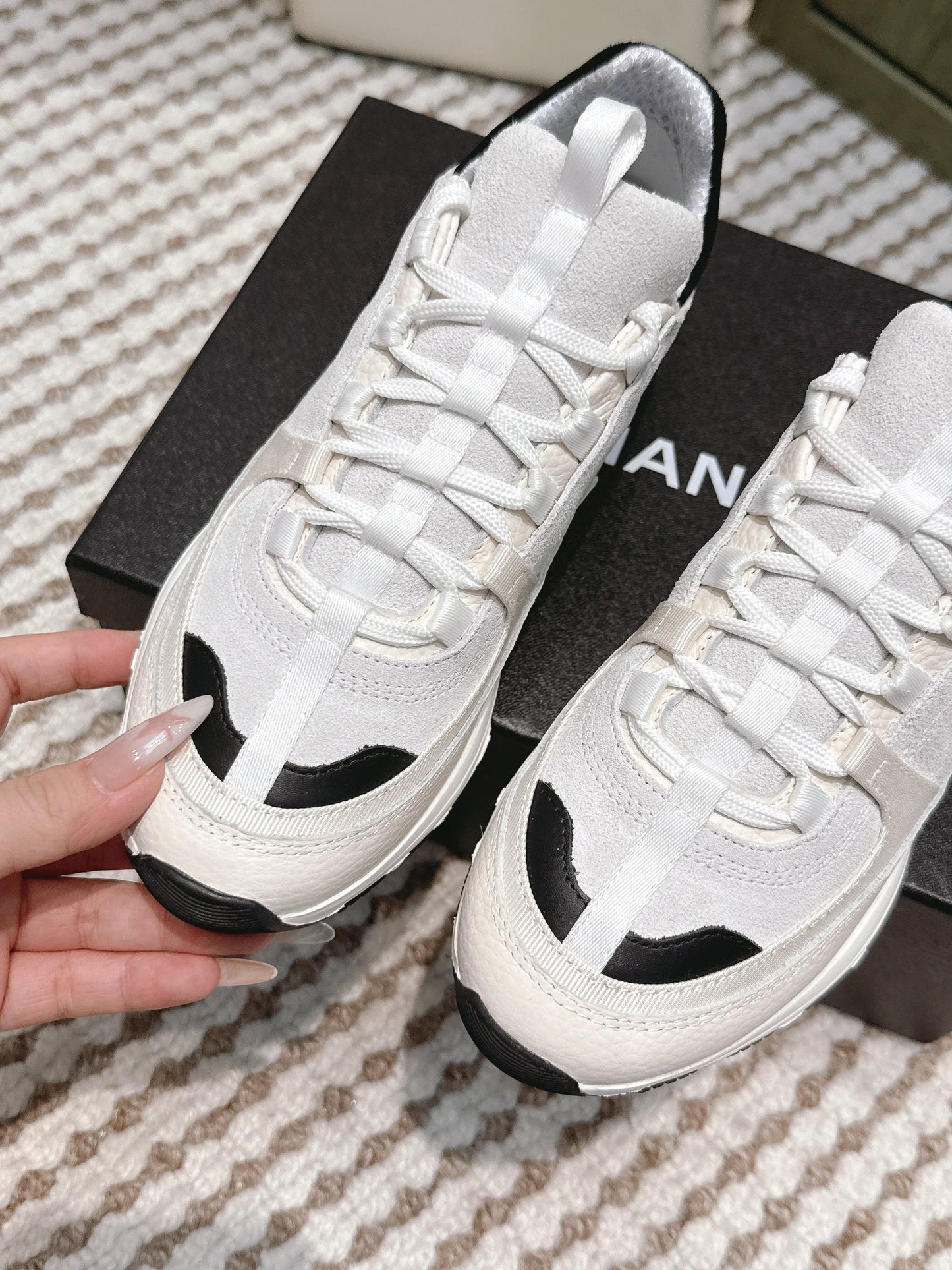CHANEL 25S LUXURY SNEAKERS IN WHITE CALFSKIN AND SUEDE - 35