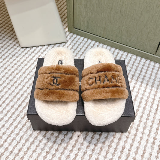 CHANEL 25S FLUFFY SLIDERS IN BEIGE AND CARAMEL - 35