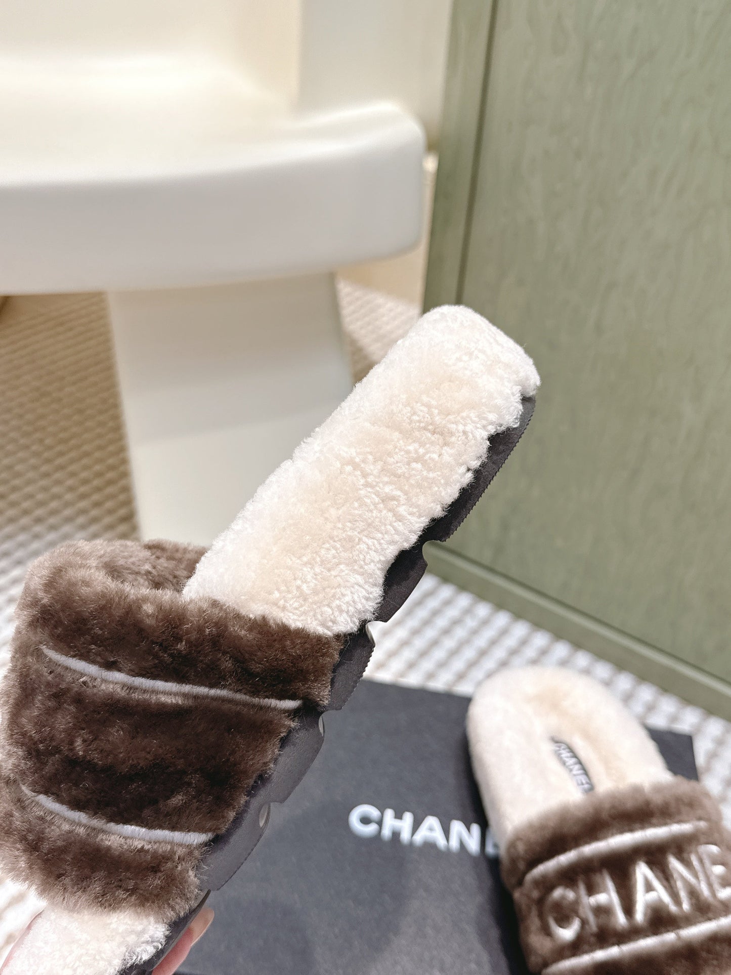 CHANEL 25S FLUFFY SLIDERS IN BEIGE AND BROWN - 35
