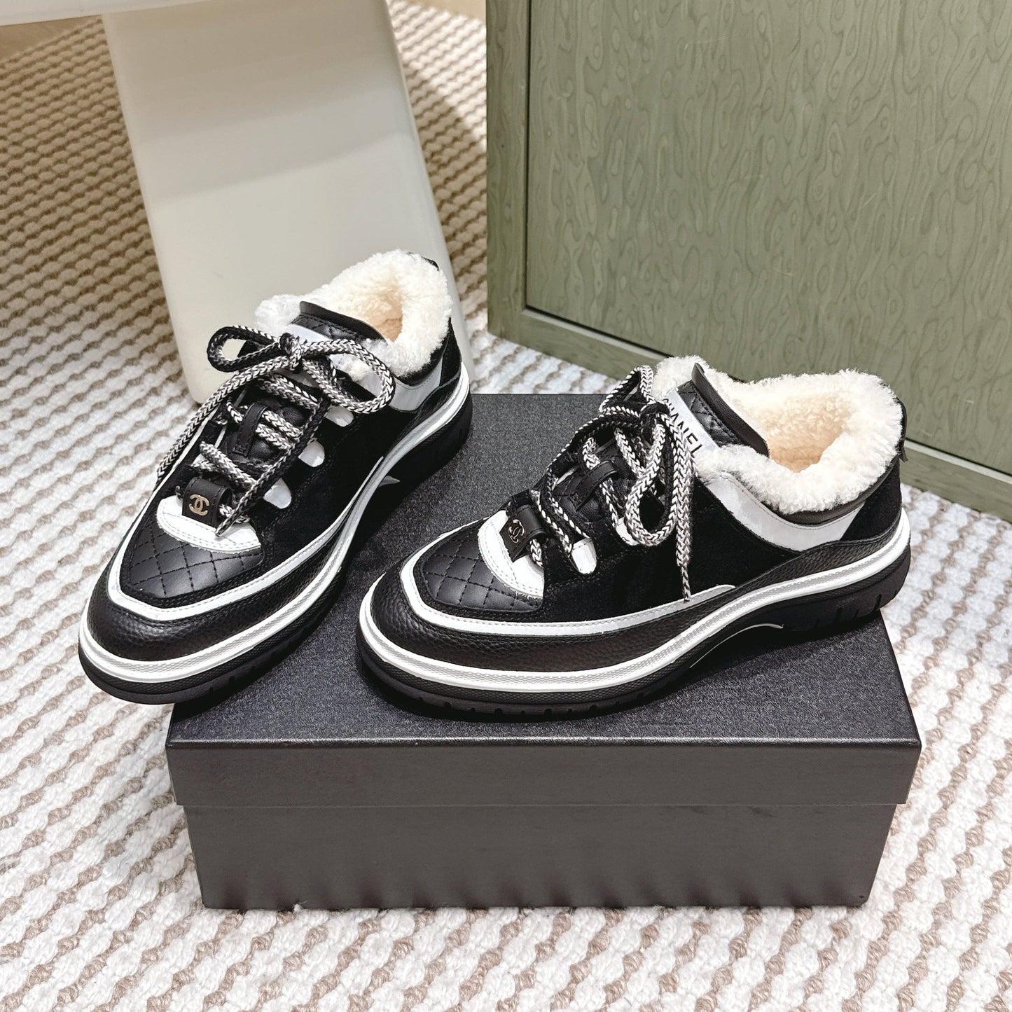 CHANEL 25S THICK-SOLE SNEAKERS IN BLACK AND WHITE CALFSKIN WITH FUR LINING - 35