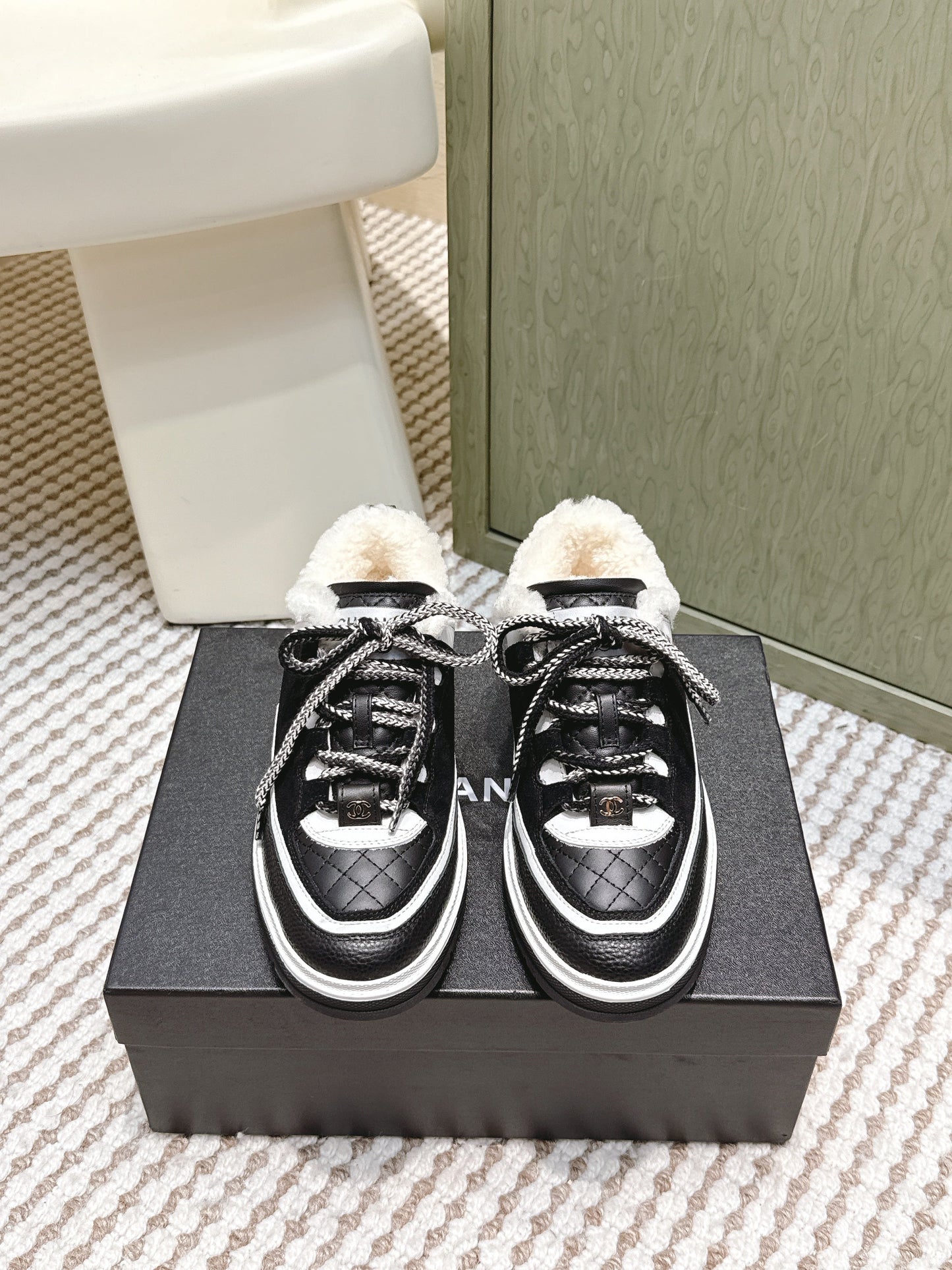 CHANEL 25S THICK-SOLE SNEAKERS IN BLACK AND WHITE CALFSKIN WITH FUR LINING - 35