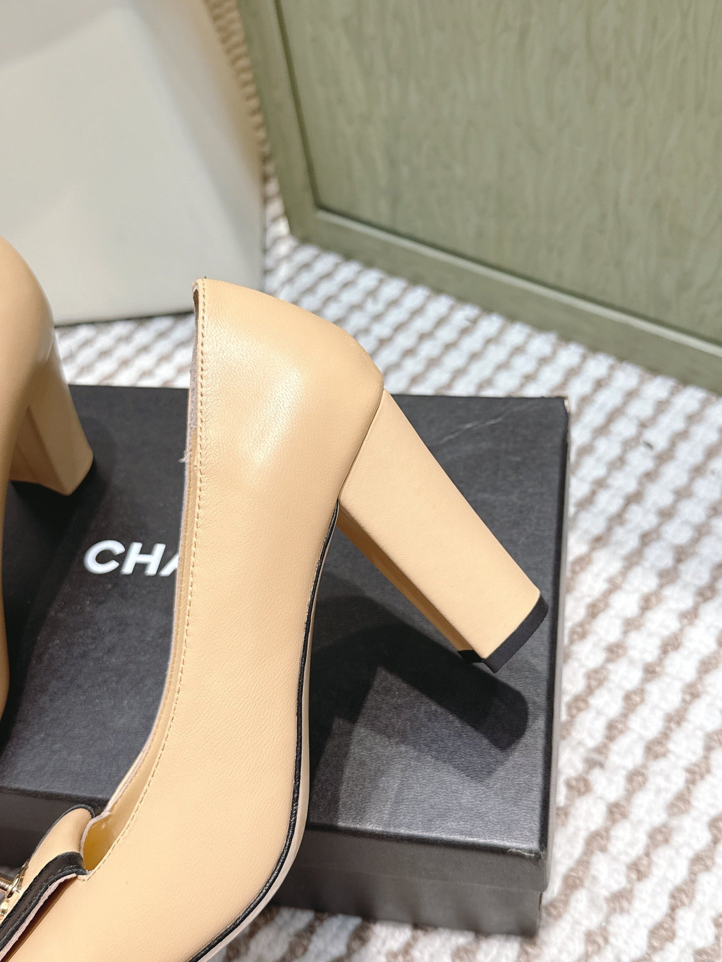 CHANEL 25S SLINGBACK SHOES 90MM IN BEIGE CALFSKIN SQUARE TOE GOLD HARDWARE - 35