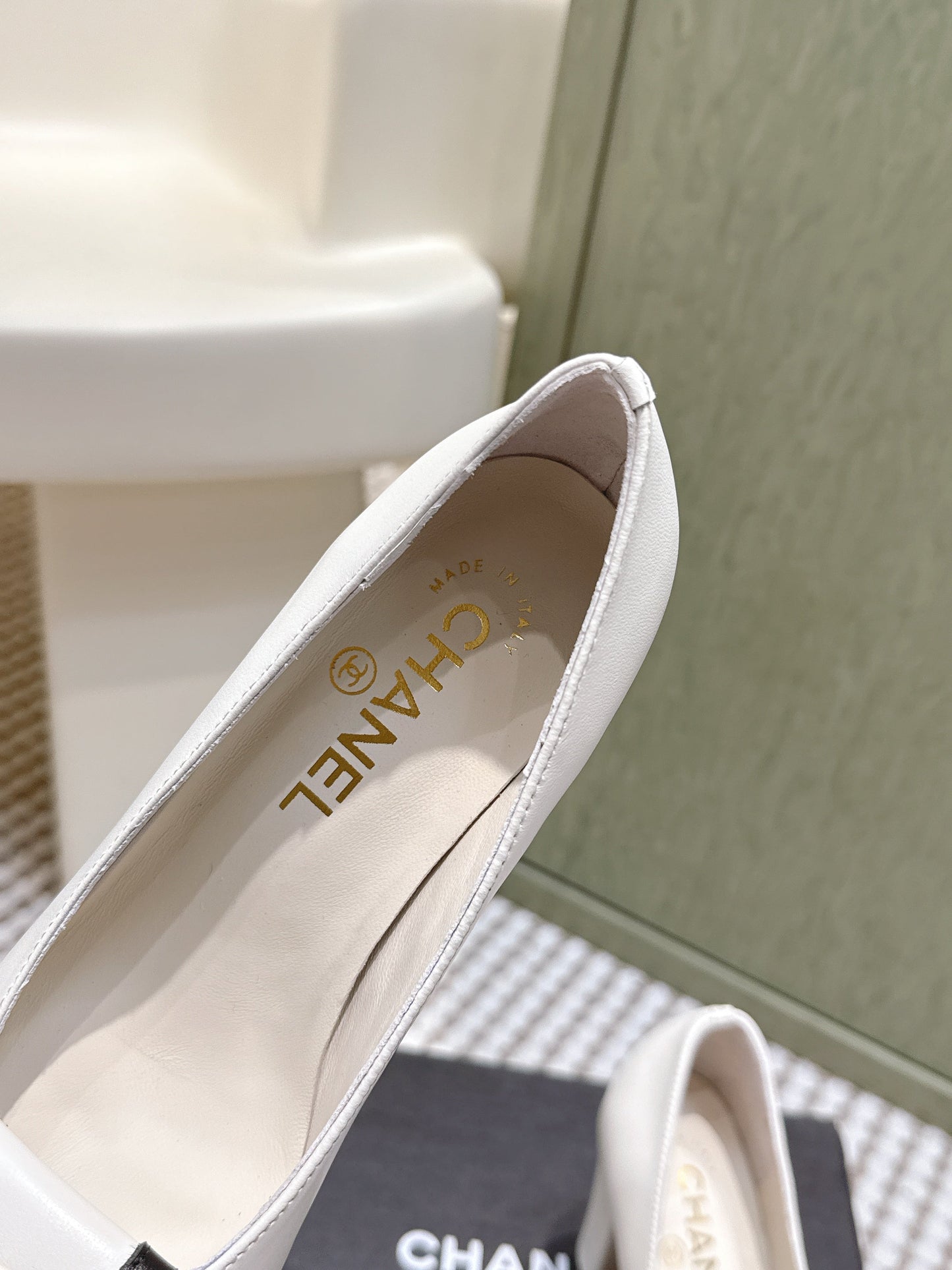 CHANEL 25S SLINGBACK SHOES 90MM IN WHITE CALFSKIN SQUARE TOE GOLD HARDWARE - 35