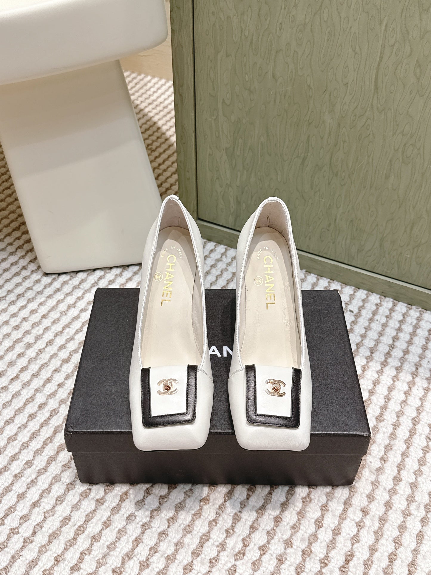 CHANEL 25S SLINGBACK SHOES 90MM IN WHITE CALFSKIN SQUARE TOE GOLD HARDWARE - 35