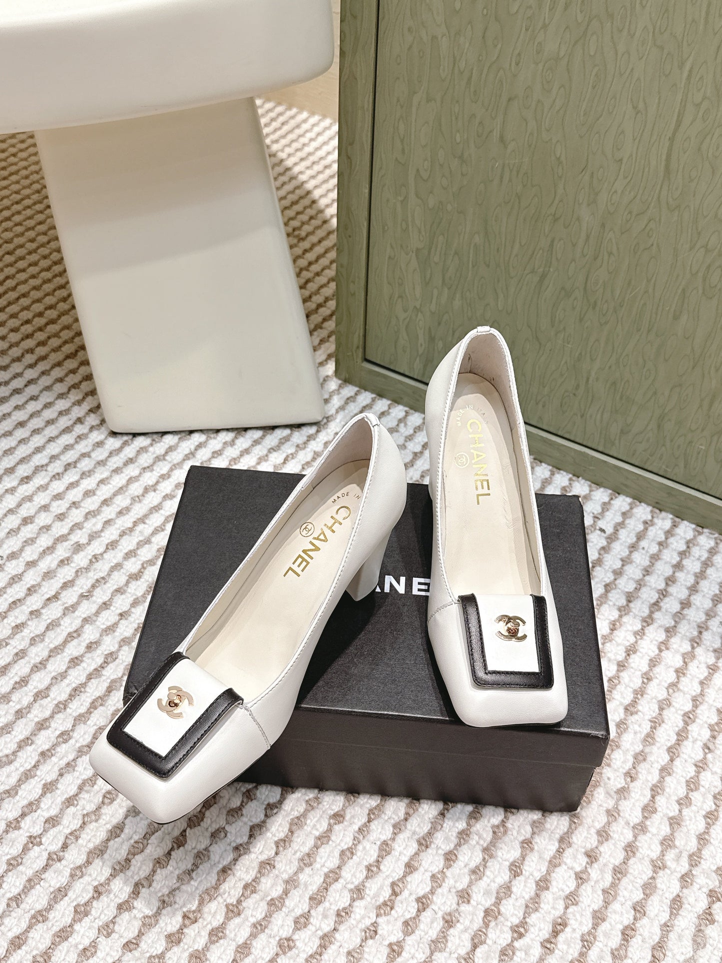 CHANEL 25S SLINGBACK SHOES 90MM IN WHITE CALFSKIN SQUARE TOE GOLD HARDWARE - 35