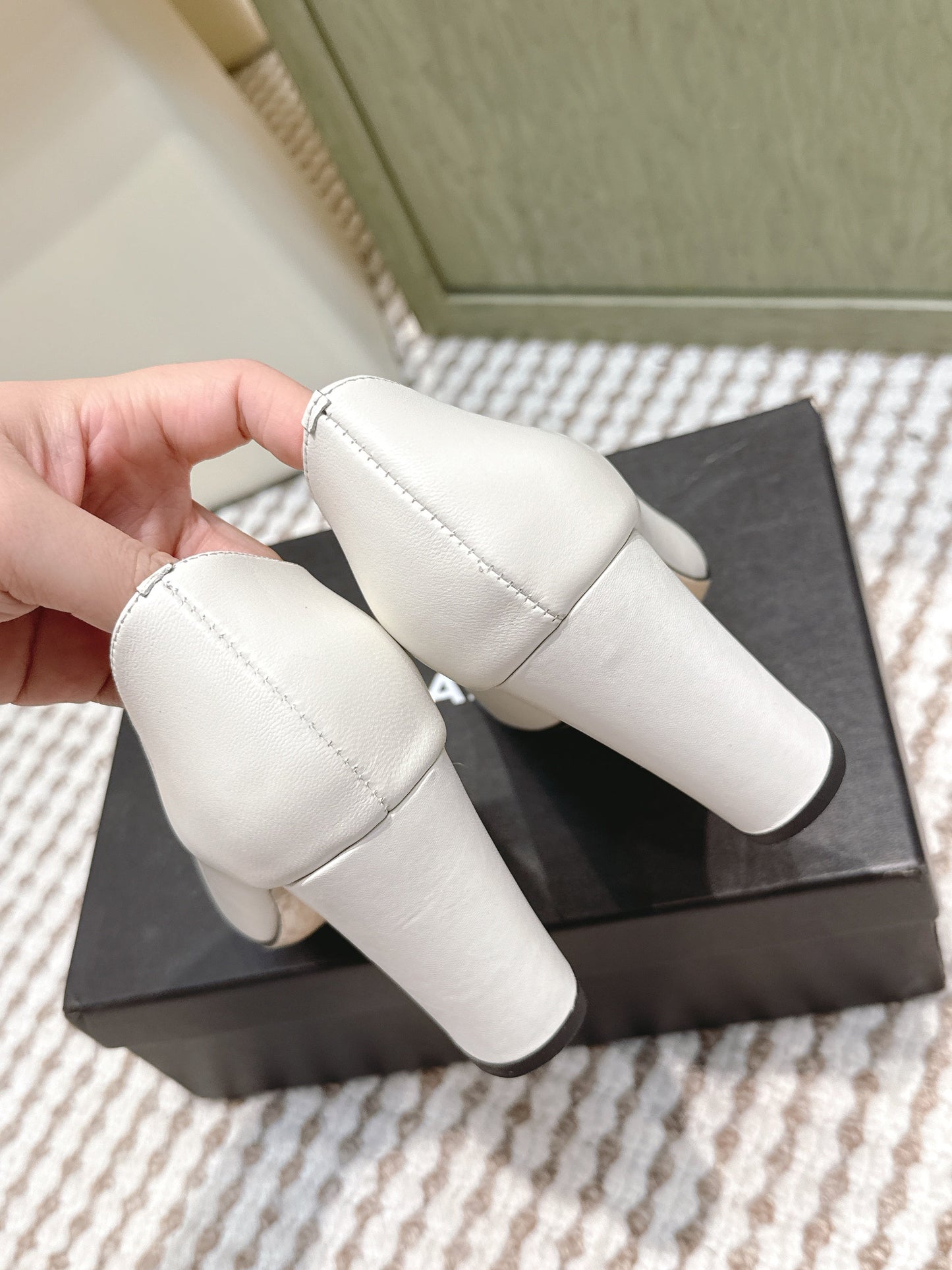 CHANEL 25S SLINGBACK SHOES 90MM IN WHITE CALFSKIN SQUARE TOE GOLD HARDWARE - 35