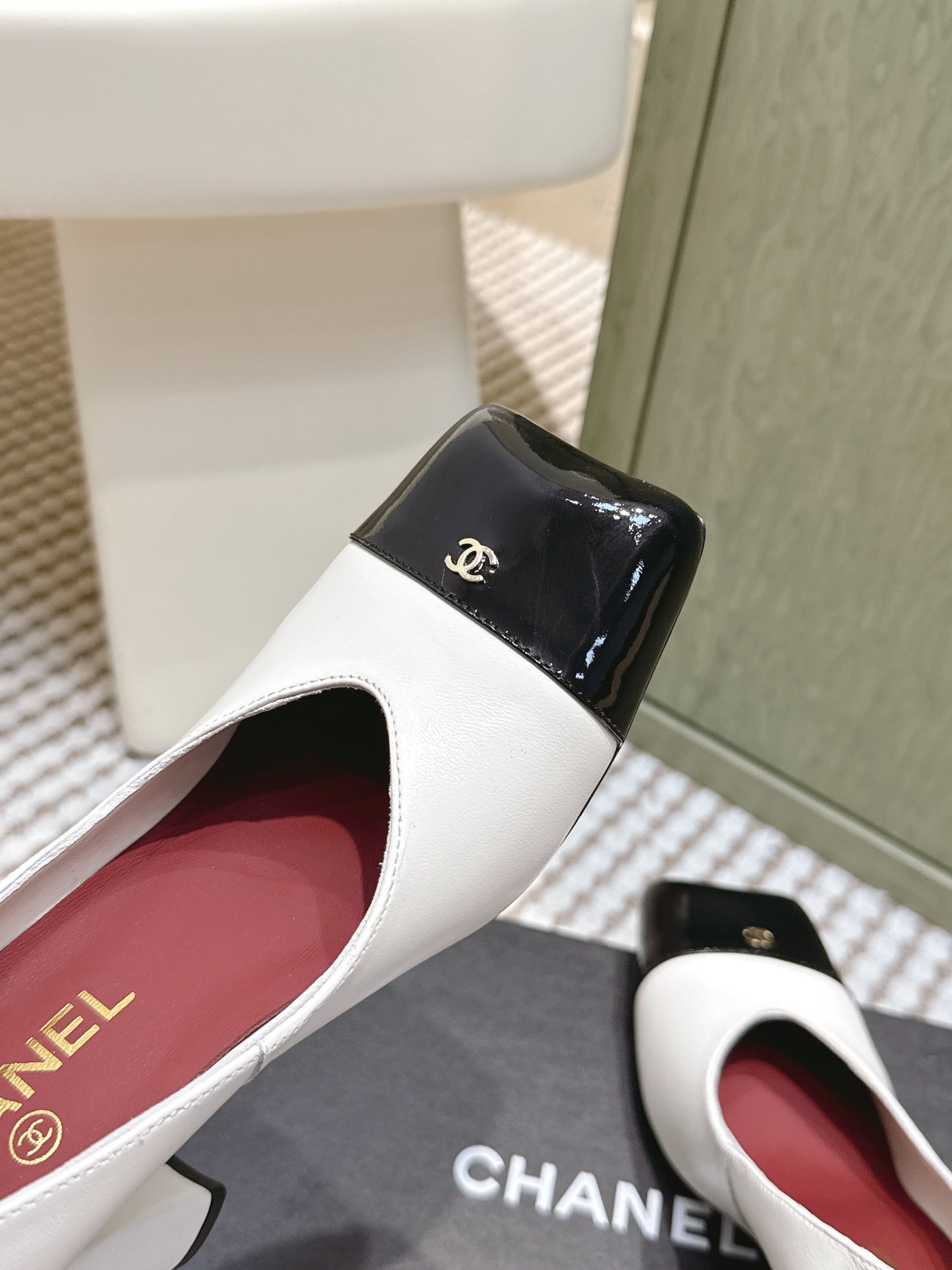 CHANEL 25S SQUARE-TOE HIGH HEELS 90MM IN WHITE AND BLACK CALFSKIN - 35
