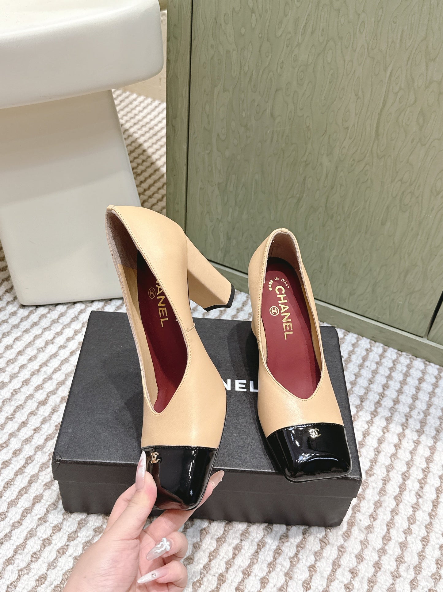 CHANEL 25S SQUARE-TOE HIGH HEELS 90MM IN DARK BEIGE AND BLACK CALFSKIN - 35