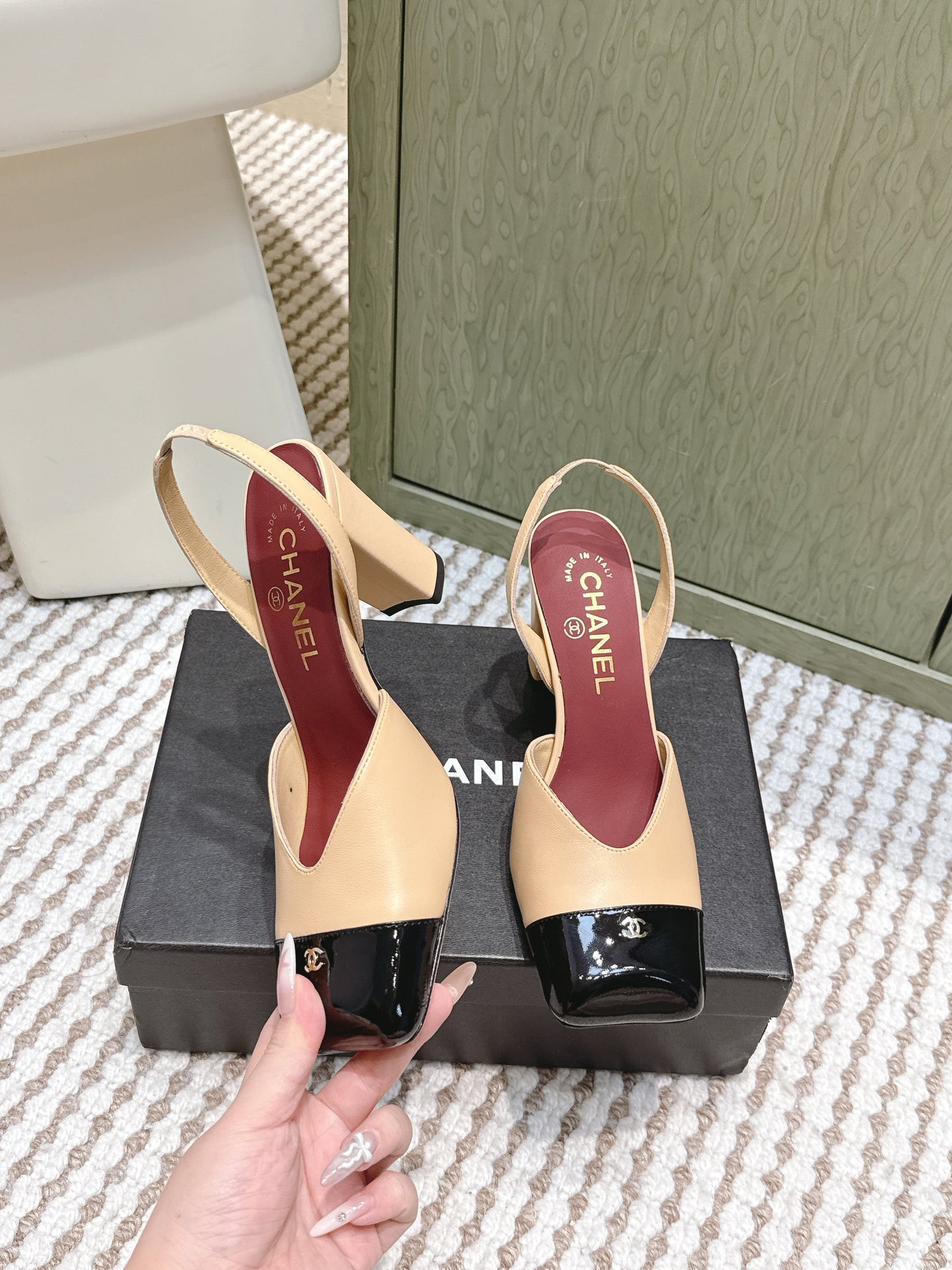 CHANEL 25S HIGH-HEELED SQUARE-TOE SLINGBACK 90MM IN DARK BEIGE AND BLACK CALFSKIN - 35