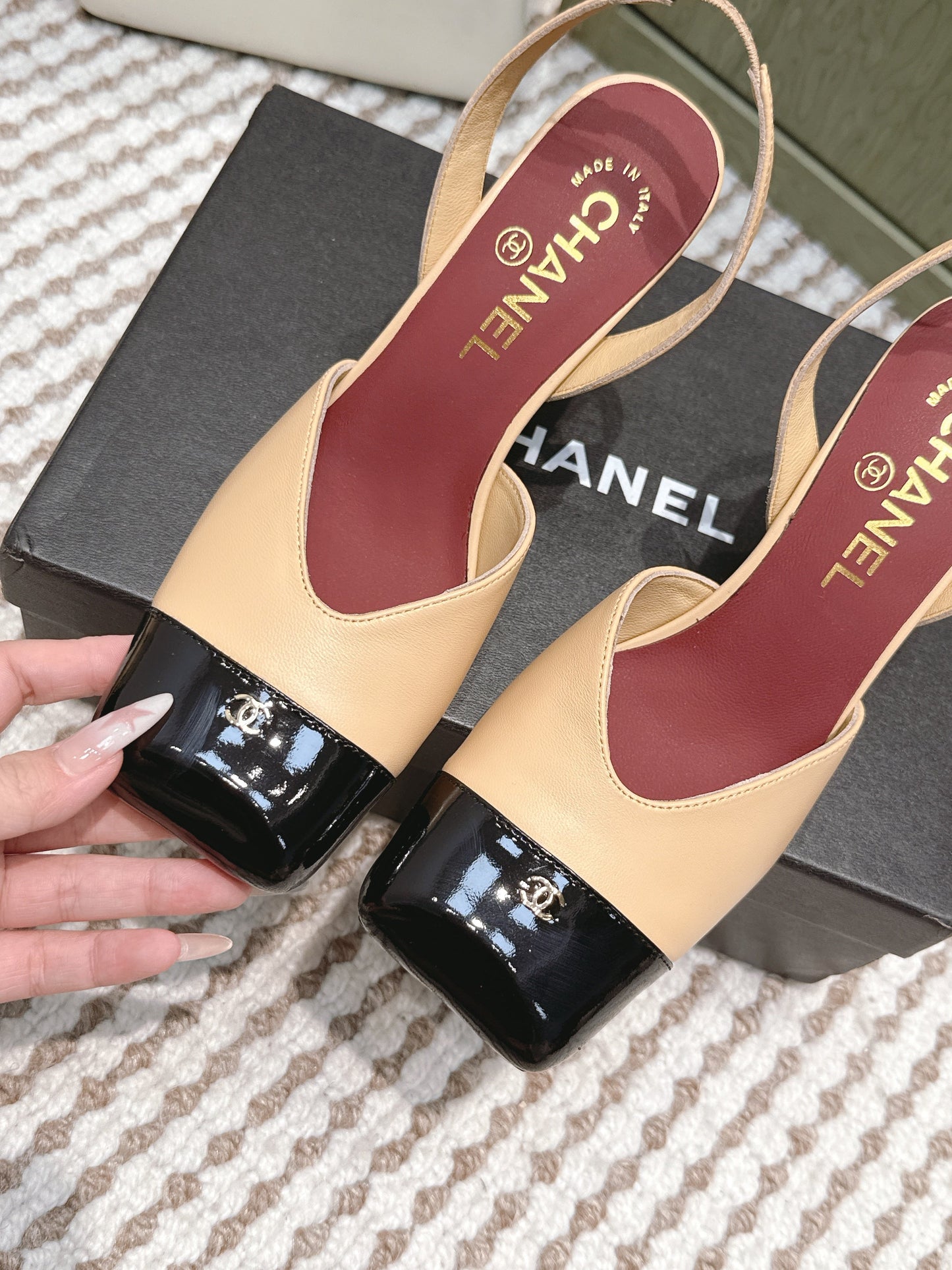 CHANEL 25S HIGH-HEELED SQUARE-TOE SLINGBACK 90MM IN DARK BEIGE AND BLACK CALFSKIN - 35