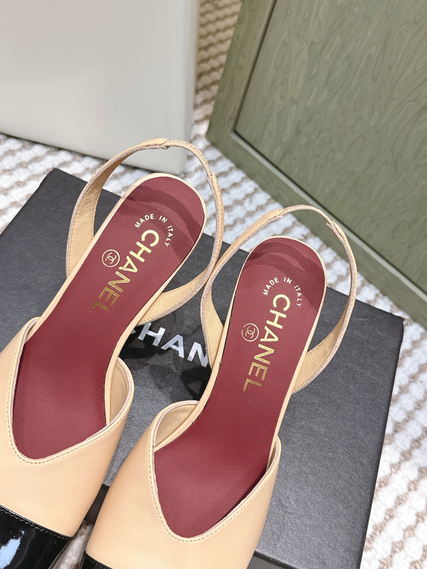 CHANEL 25S HIGH-HEELED SQUARE-TOE SLINGBACK 90MM IN DARK BEIGE AND BLACK CALFSKIN - 35