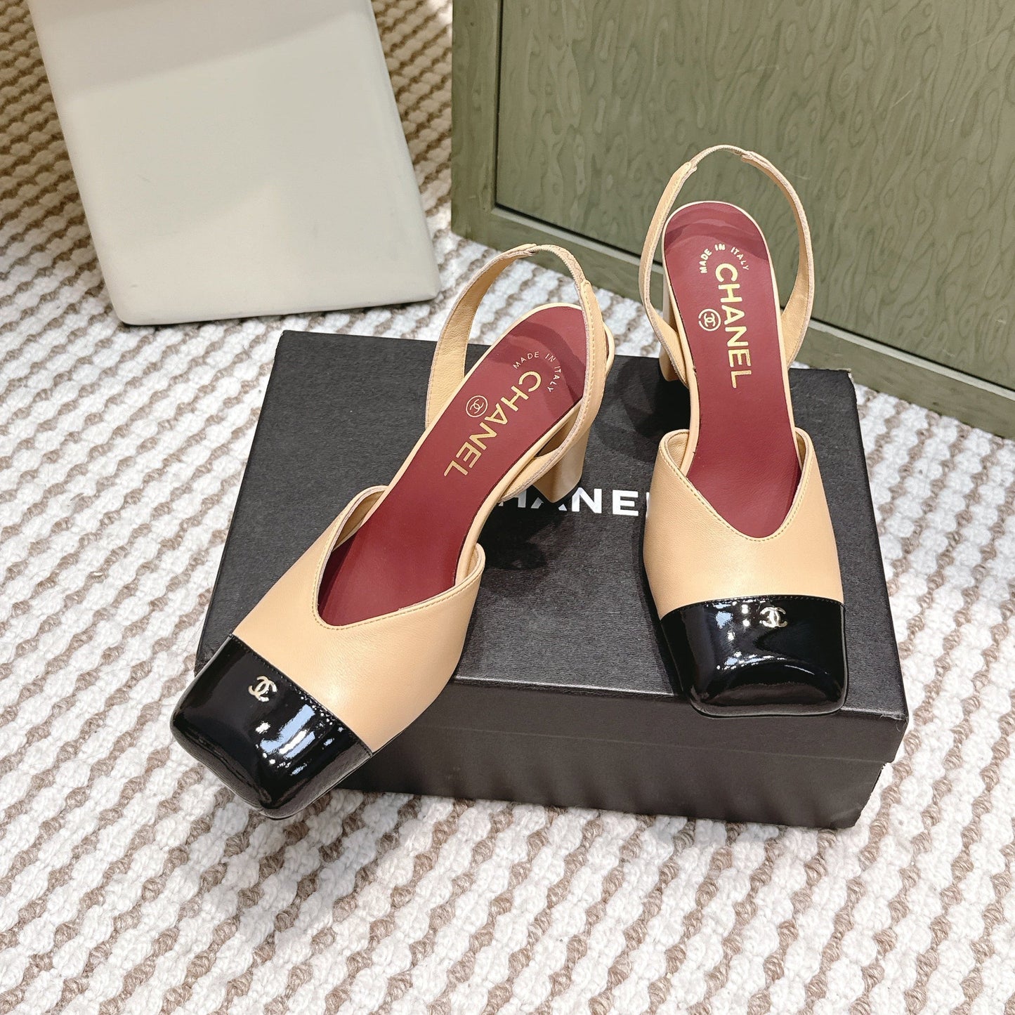 CHANEL 25S HIGH-HEELED SQUARE-TOE SLINGBACK 90MM IN DARK BEIGE AND BLACK CALFSKIN - 35