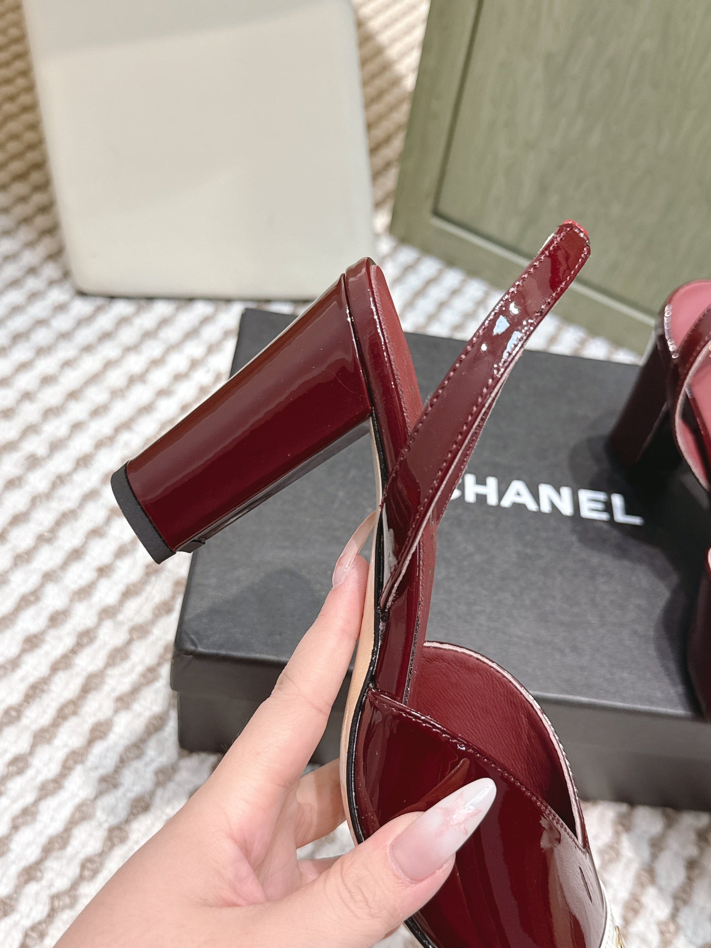 CHANEL 25S HIGH-HEELED SQUARE-TOE SLINGBACK 90MM IN DARK RED AND WHITE CALFSKIN - 35