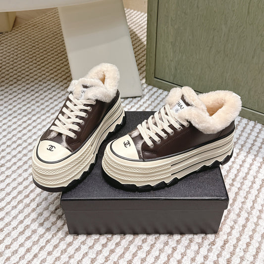 CHANEL 25S THICK-SOLE SNEAKERS 60MM IN DARK BROWN AND BEIGE CALFSKIN WITH FUR LINING - 35