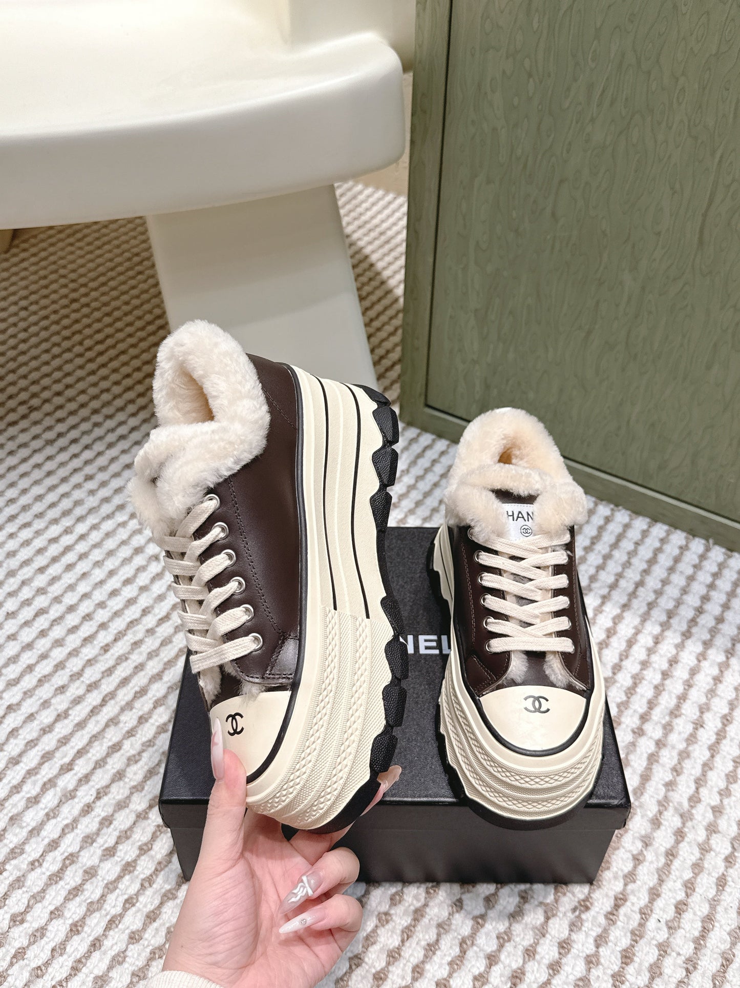 CHANEL 25S THICK-SOLE SNEAKERS 60MM IN DARK BROWN AND BEIGE CALFSKIN WITH FUR LINING - 35