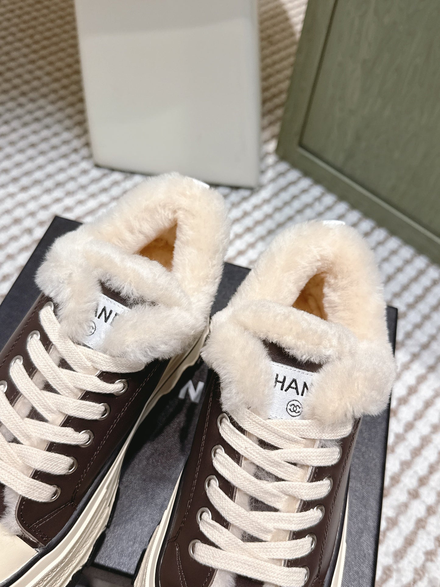 CHANEL 25S THICK-SOLE SNEAKERS 60MM IN DARK BROWN AND BEIGE CALFSKIN WITH FUR LINING - 35