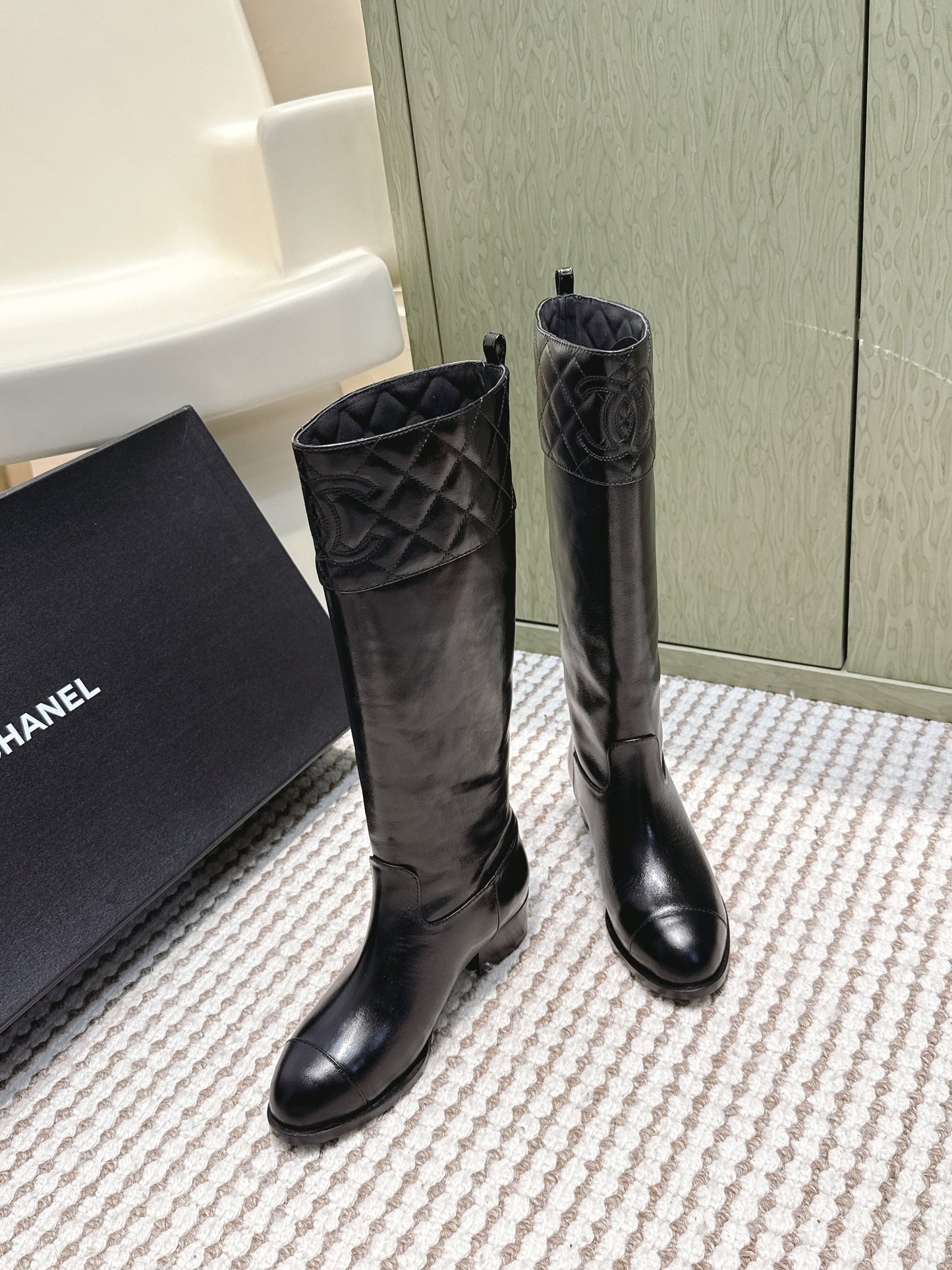 CHANEL 25S HIGH-CALF COWBOY BOOTS IN BLACK CALFSKIN DIAMOND-QUILTED - 35