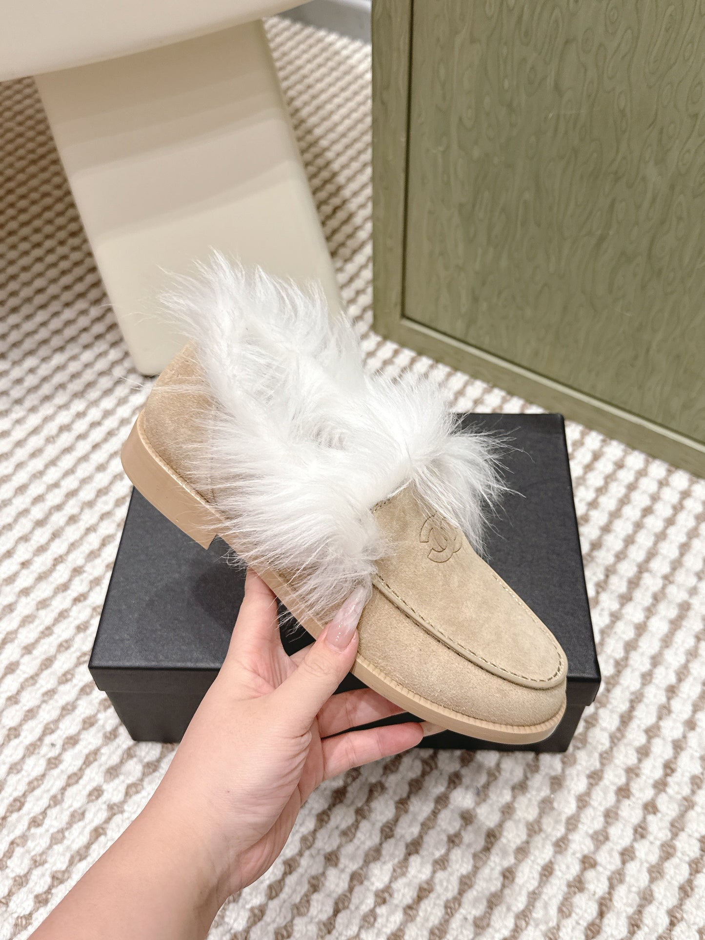 CHANEL 25S LOAFERS MOCCASIN IN BEIGE SUEDE WITH WHITE MINK FUR LINING - 35
