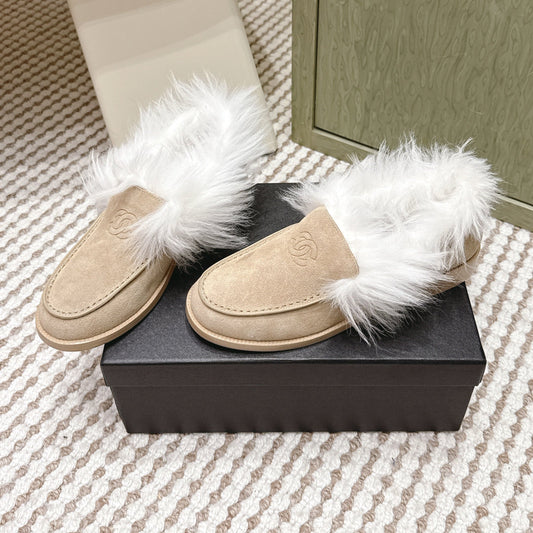 CHANEL 25S LOAFERS MOCCASIN IN BEIGE SUEDE WITH WHITE MINK FUR LINING - 35