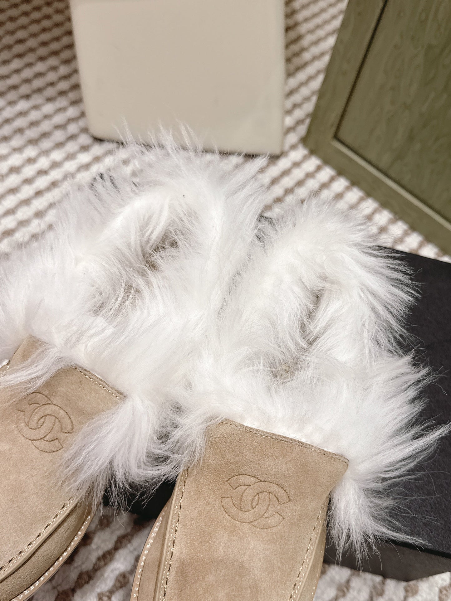 CHANEL 25S LOAFERS MOCCASIN IN BEIGE SUEDE WITH WHITE MINK FUR LINING - 35