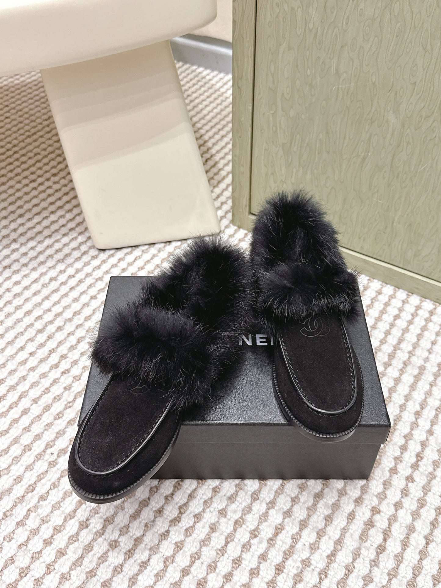 CHANEL 25S LOAFERS MOCCASIN IN BLACK SUEDE WITH MINK FUR LINING - 35