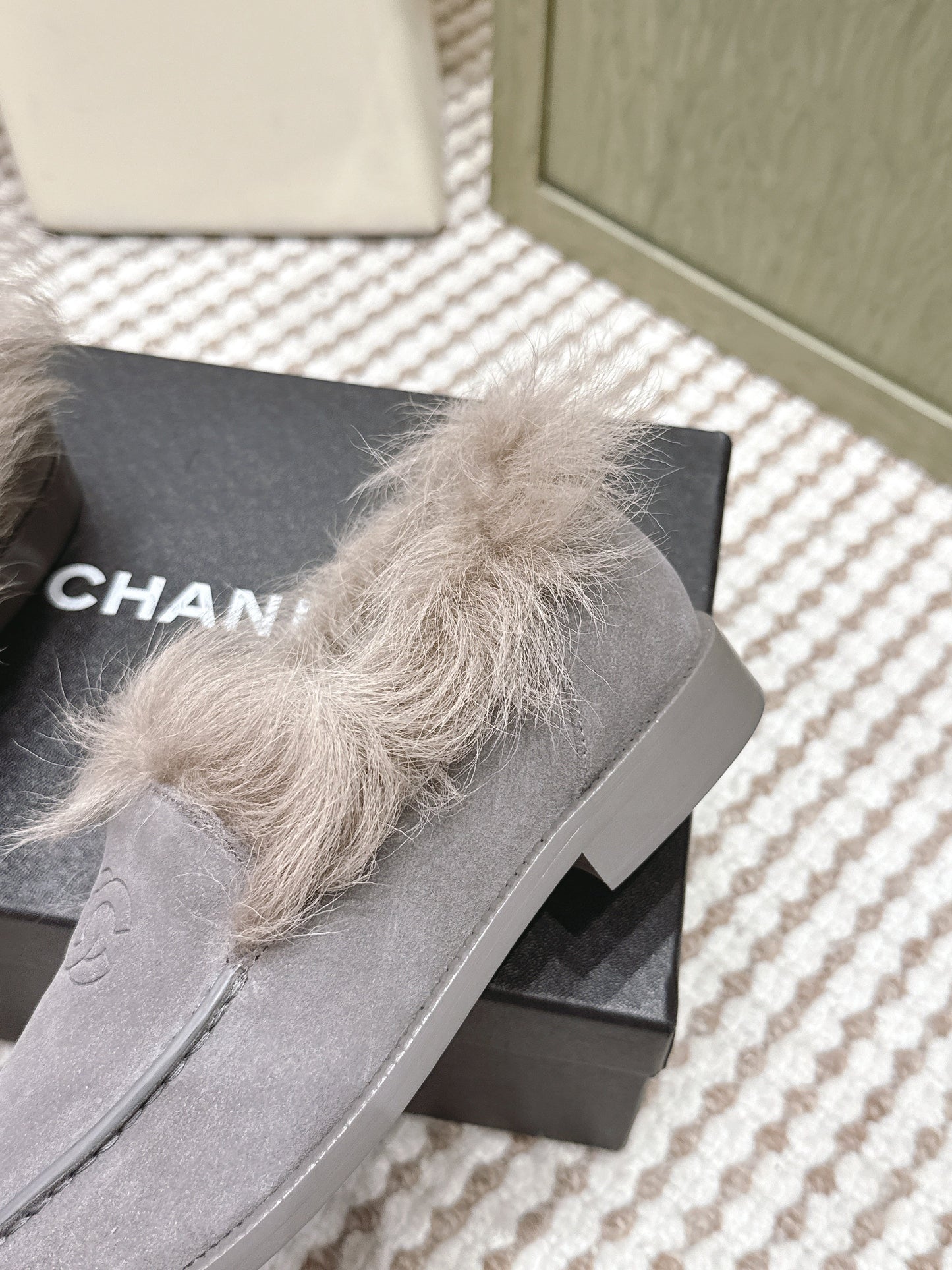 CHANEL 25S LOAFERS MOCCASIN IN LIGHT GRAY SUEDE WITH LIGHT BEIGE MINK FUR LINING - 35
