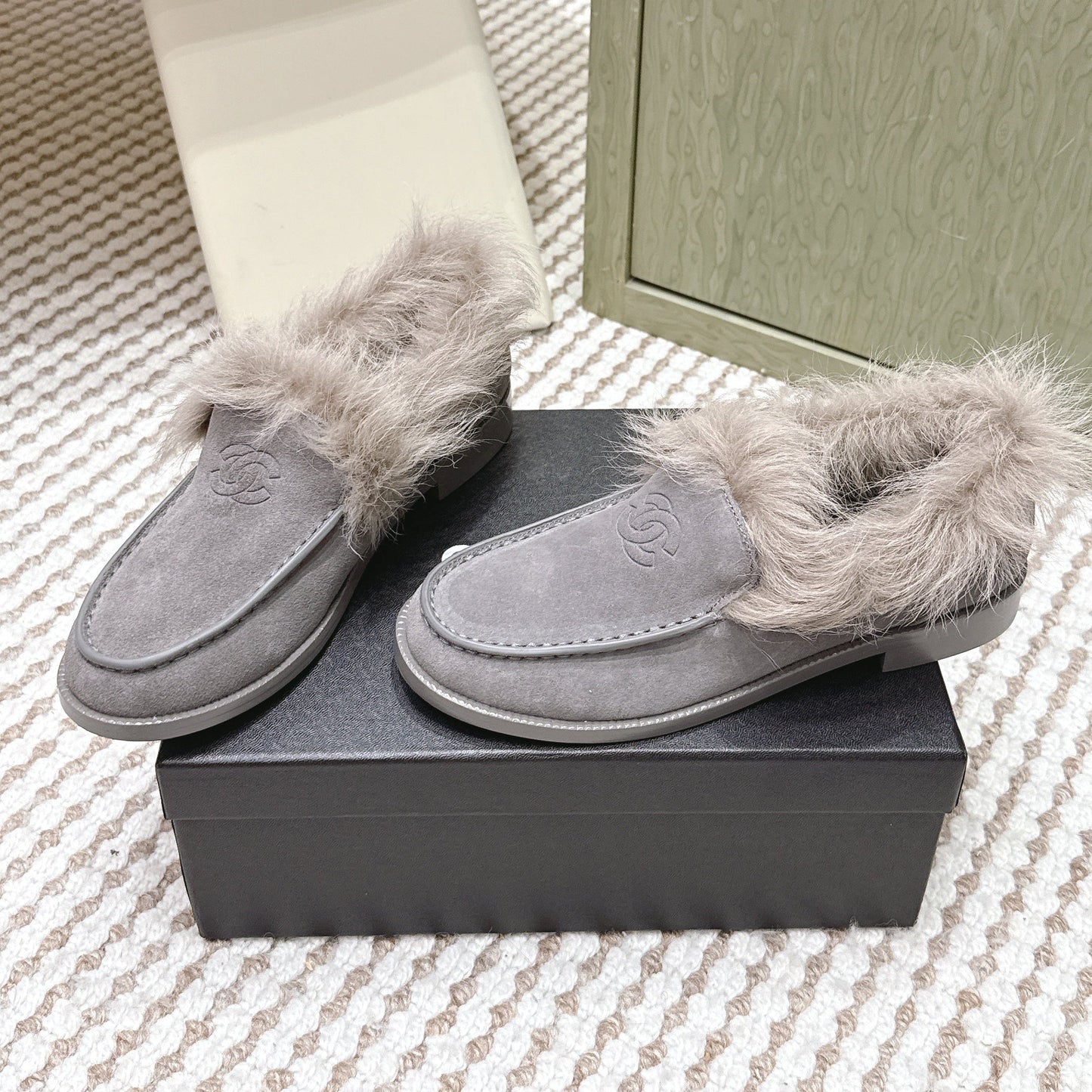 CHANEL 25S LOAFERS MOCCASIN IN LIGHT GRAY SUEDE WITH LIGHT BEIGE MINK FUR LINING - 35