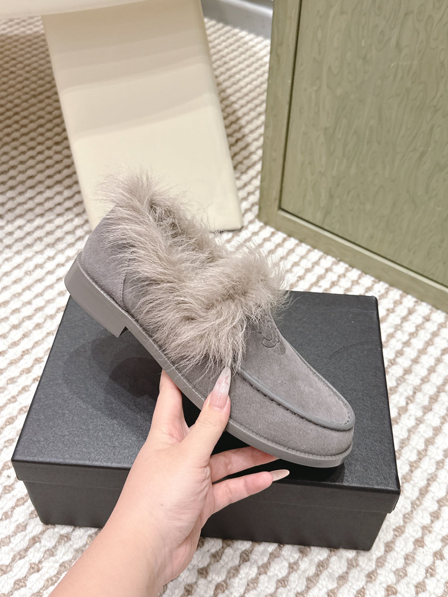 CHANEL 25S LOAFERS MOCCASIN IN LIGHT GRAY SUEDE WITH LIGHT BEIGE MINK FUR LINING - 35