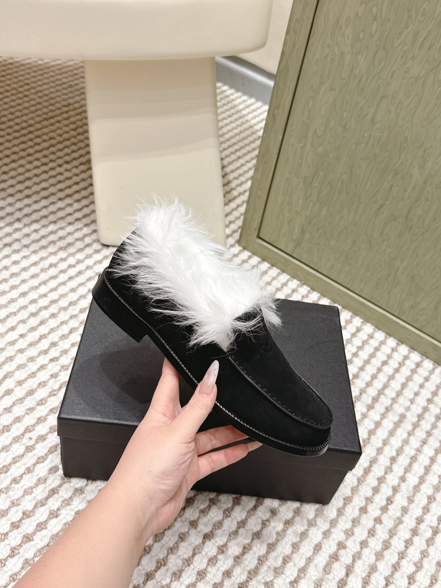 CHANEL 25S LOAFERS MOCCASIN IN BLACK SUEDE WITH WHITE MINK FUR LINING - 35