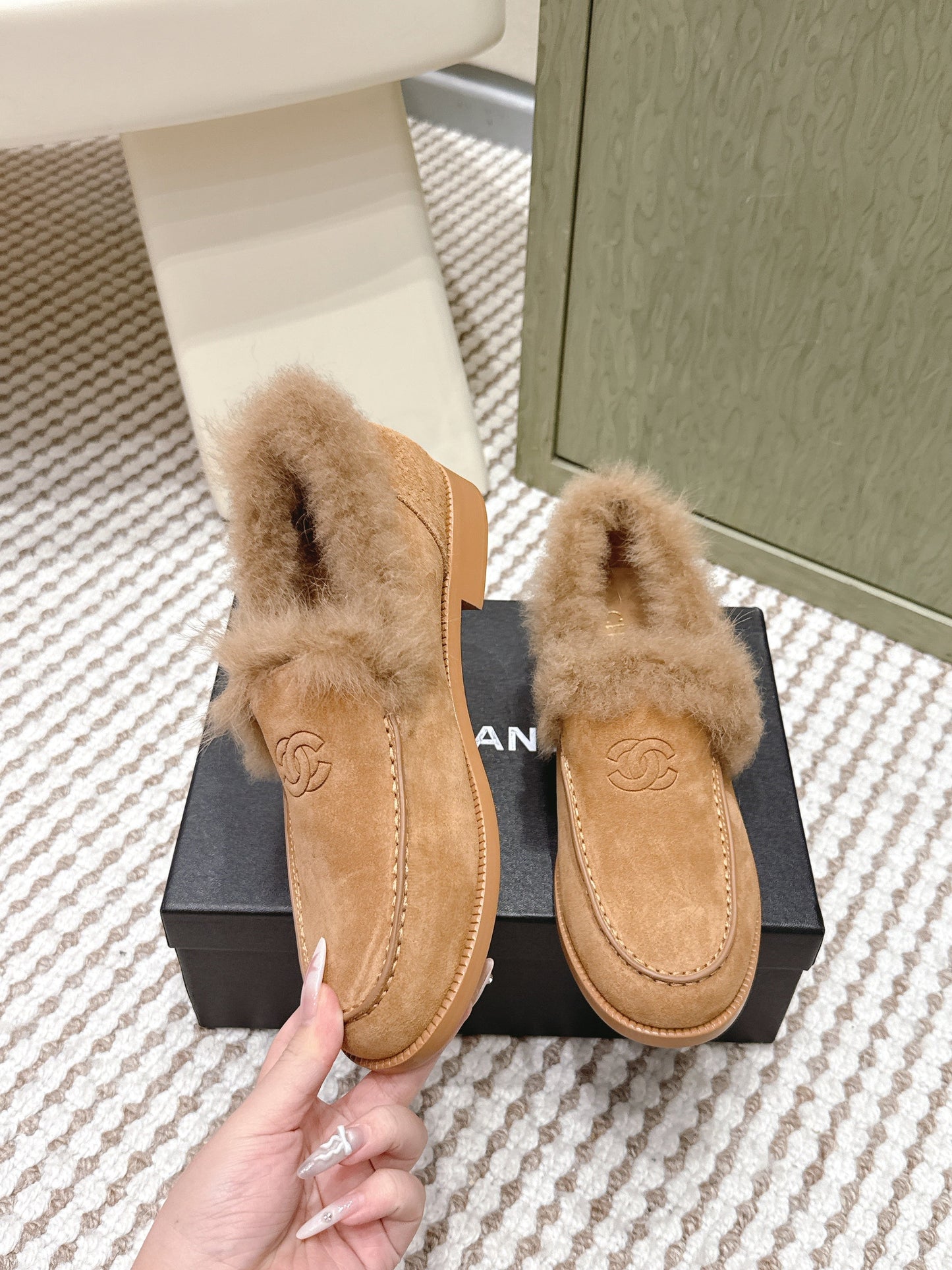CHANEL 25S LOAFERS MOCCASIN IN BROWN SUEDE WITH MINK FUR LINING - 35