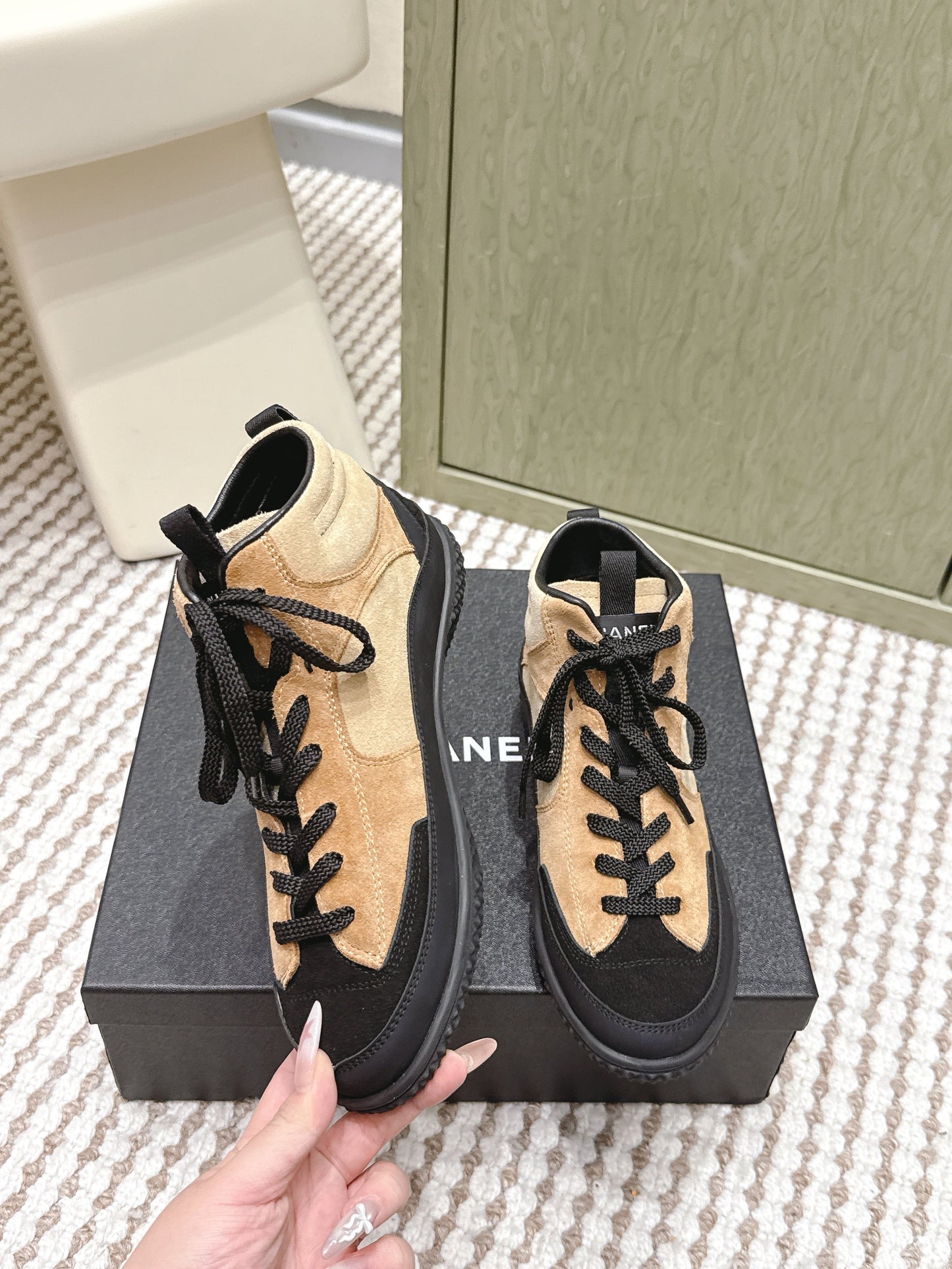 CHANEL 25S HIGH-TOP SNEAKERS IN BLACK AND BROWN CALFSKIN AND SUEDE - 35