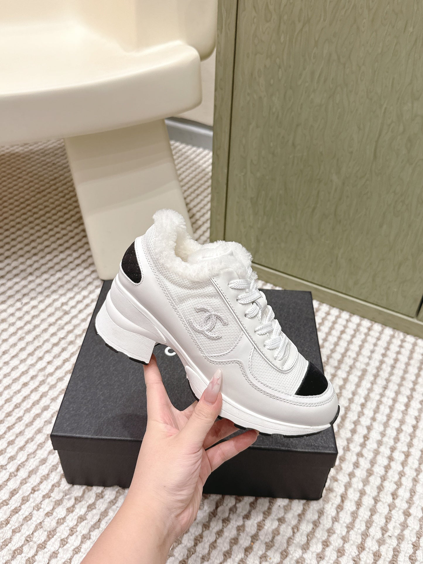 CHANEL 25S SNEAKERS IN WHITE SYNTHETIC FABRIC AND CALFSKIN BLACK SUEDE - 35