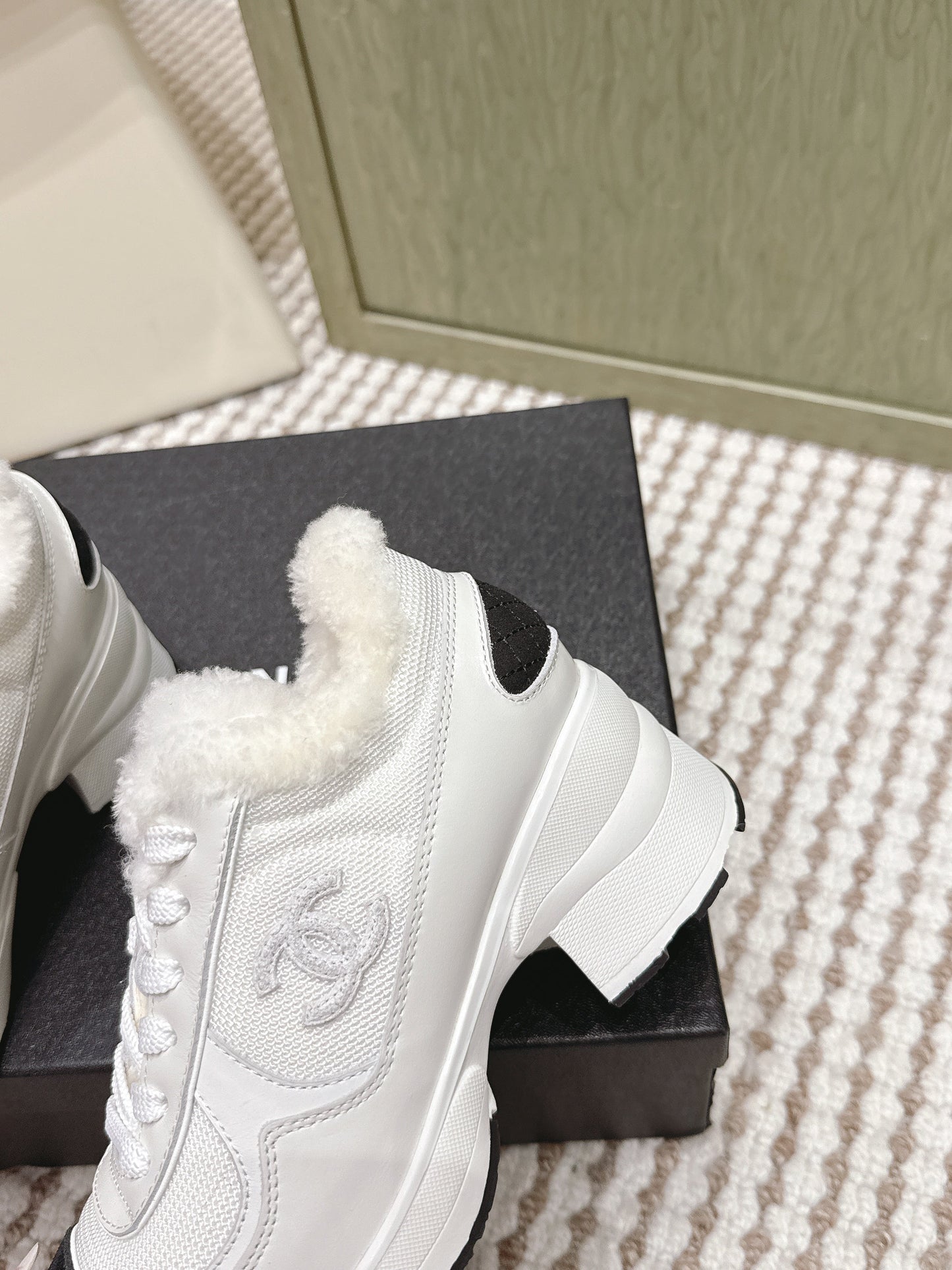 CHANEL 25S SNEAKERS IN WHITE SYNTHETIC FABRIC AND CALFSKIN BLACK SUEDE - 35