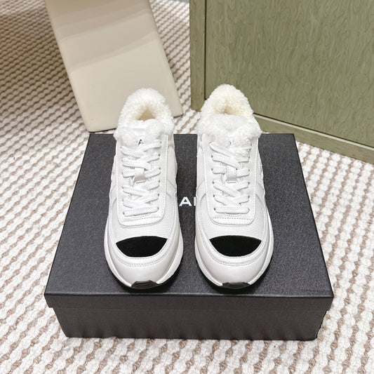 CHANEL 25S SNEAKERS IN WHITE SYNTHETIC FABRIC AND CALFSKIN BLACK SUEDE - 35