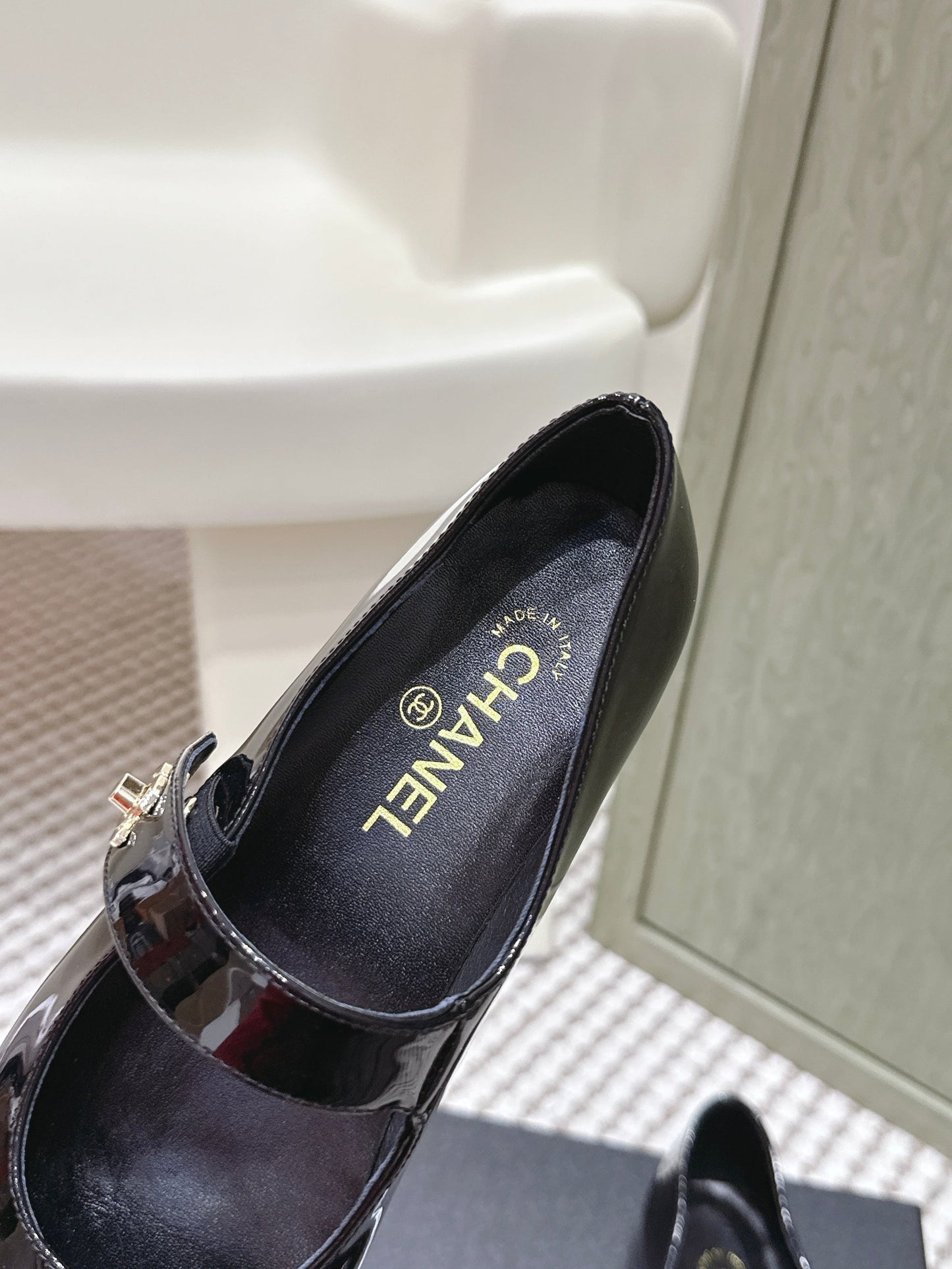 CHANEL 25S MARY JANE FLAT IN BLACK PATENT CALFSKIN WITH BLACK VELVET CAP TOE - 35