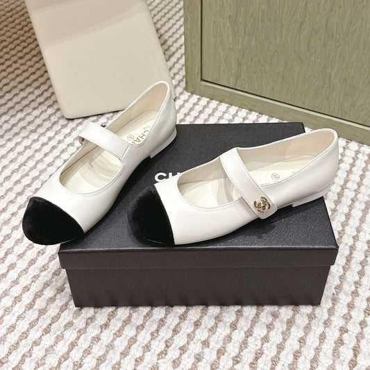 CHANEL 25S MARY JANE FLAT IN WHITE LAMBSKIN WITH BLACK VELVET CAP TOE - 35