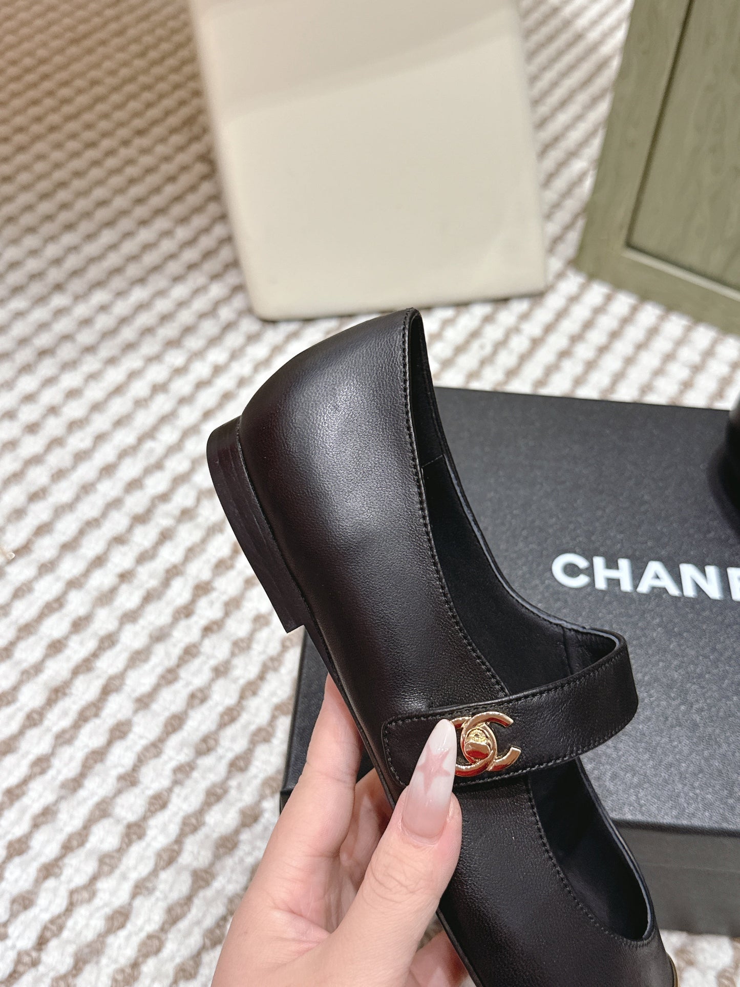 CHANEL 25S MARY JANE FLAT IN BLACK LAMBSKIN WITH YELLOW CAP TOE GOLD HARDWARE - 35
