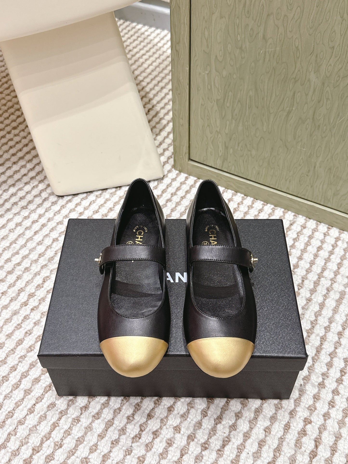 CHANEL 25S MARY JANE FLAT IN BLACK LAMBSKIN WITH YELLOW CAP TOE GOLD HARDWARE - 35
