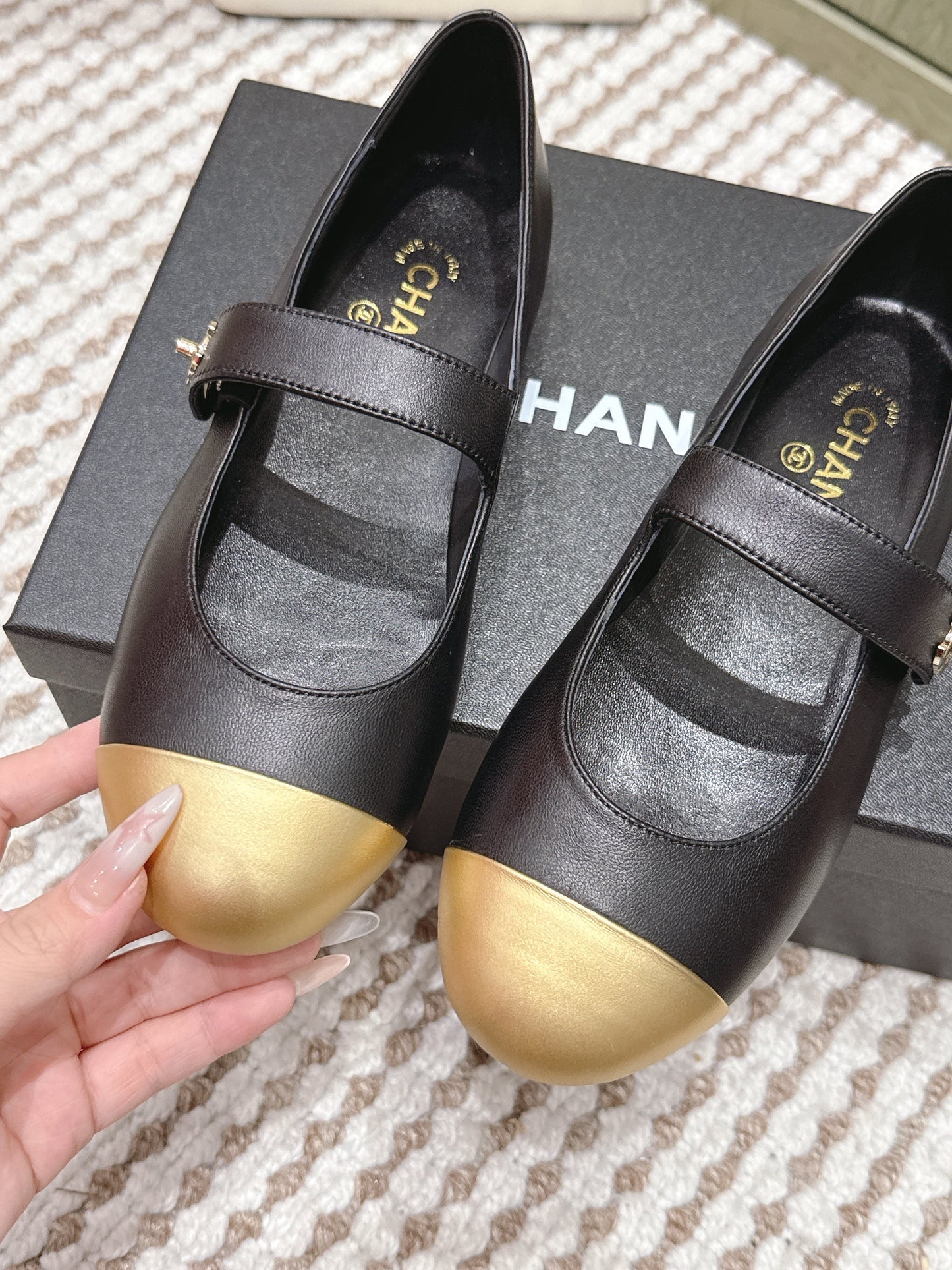 CHANEL 25S MARY JANE FLAT IN BLACK LAMBSKIN WITH YELLOW CAP TOE GOLD HARDWARE - 35