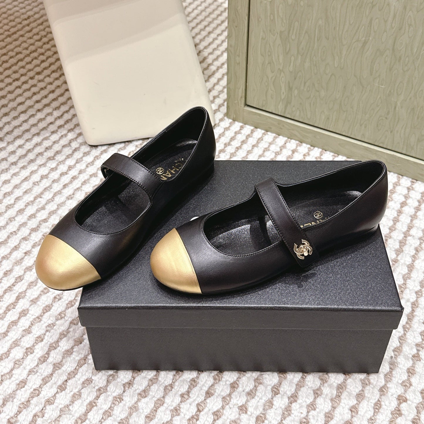 CHANEL 25S MARY JANE FLAT IN BLACK LAMBSKIN WITH YELLOW CAP TOE GOLD HARDWARE - 35