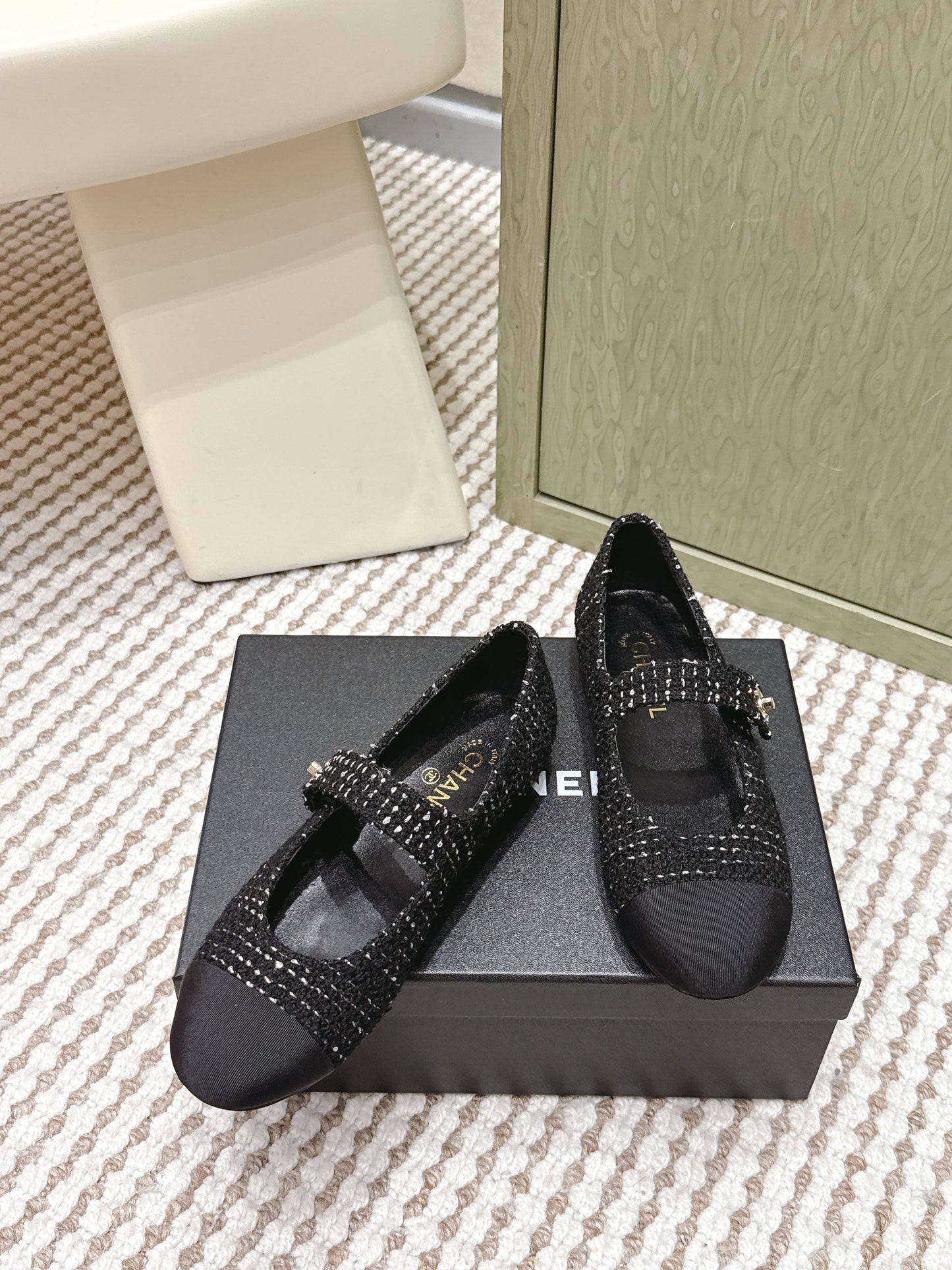 CHANEL 25S MARY JANE FLAT IN BLACK TWEED WITH CAP TOE GOLD HARDWARE - 35