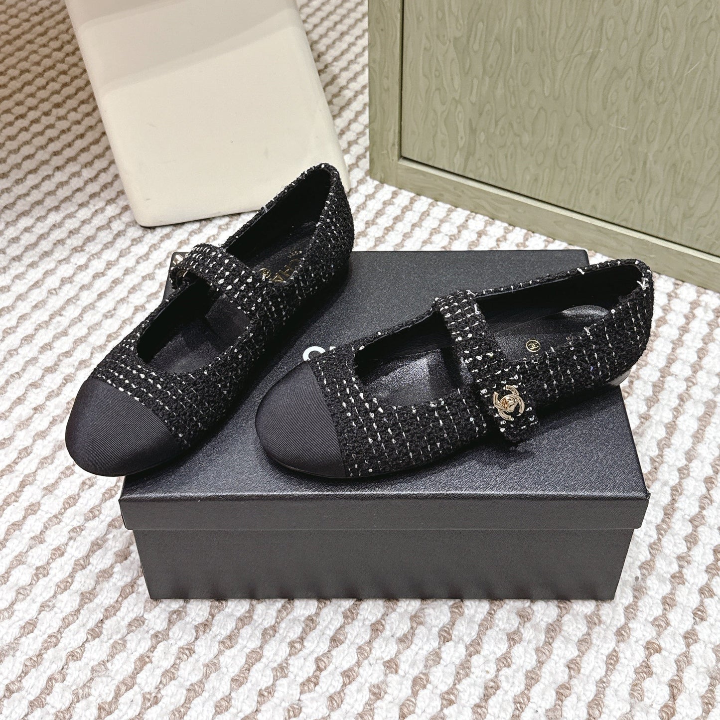 CHANEL 25S MARY JANE FLAT IN BLACK TWEED WITH CAP TOE GOLD HARDWARE - 35