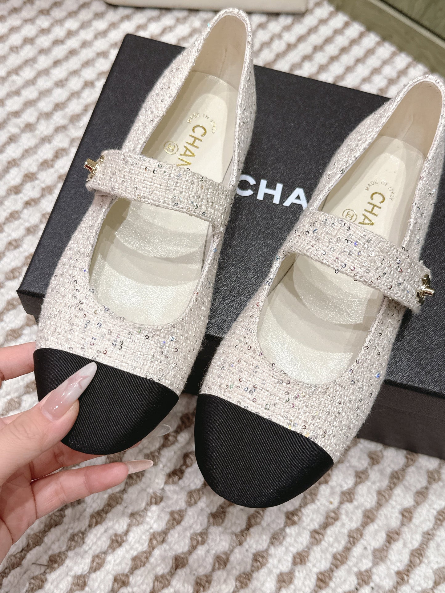 CHANEL 25S MARY JANE FLAT IN WHITE TWEED WITH BLACK CAP TOE GOLD HARDWARE - 35