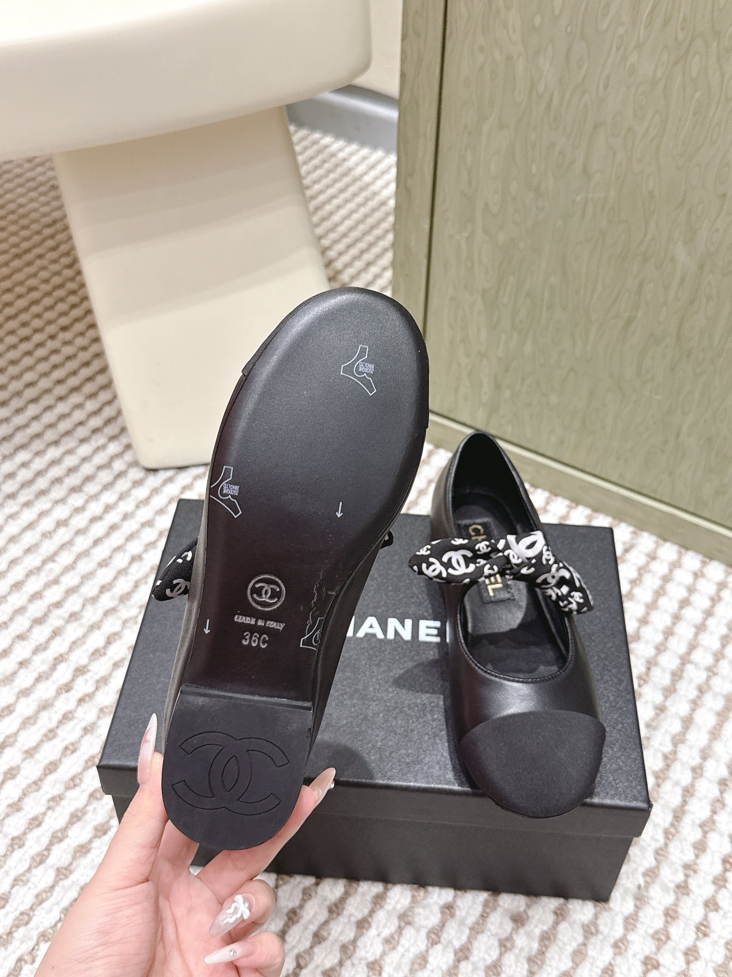 CHANEL 25S MARY JANES IN BLACK SHEARLING AND GROS GRAIN - 35