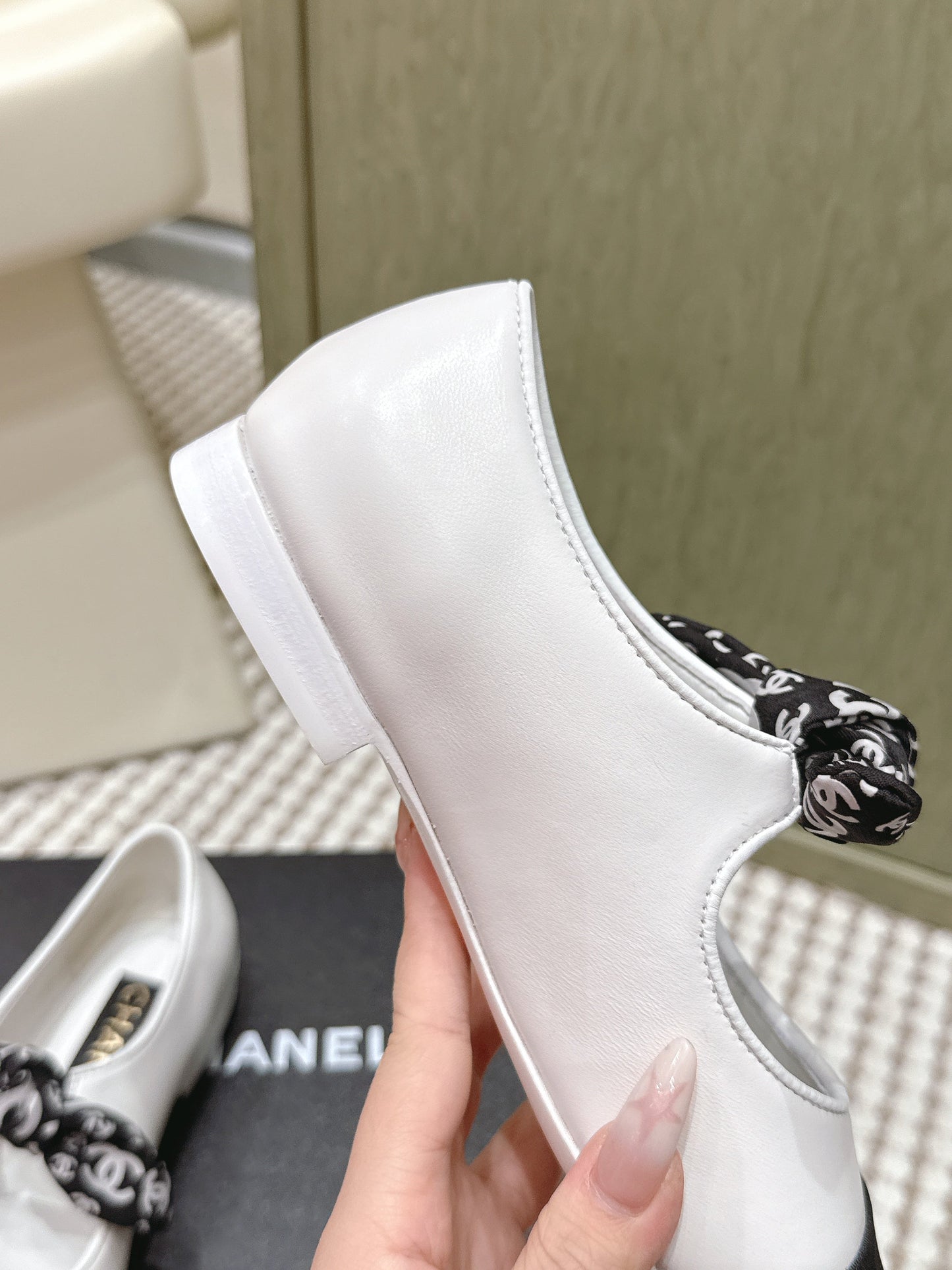 CHANEL 25S MARY JANES IN WHITE AND BLACK SHEARLING AND GROS GRAIN - 35