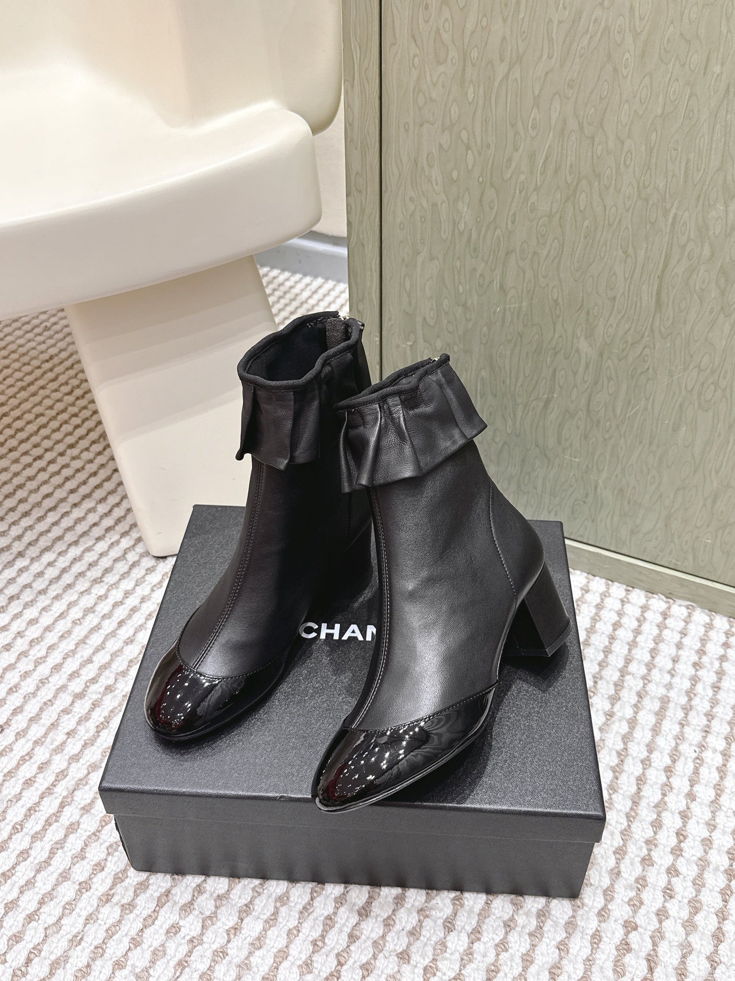 CHANEL 25S ANKLE BOOTS IN BLACK CALFSKIN GLOSSY TOE RUCHED - 35