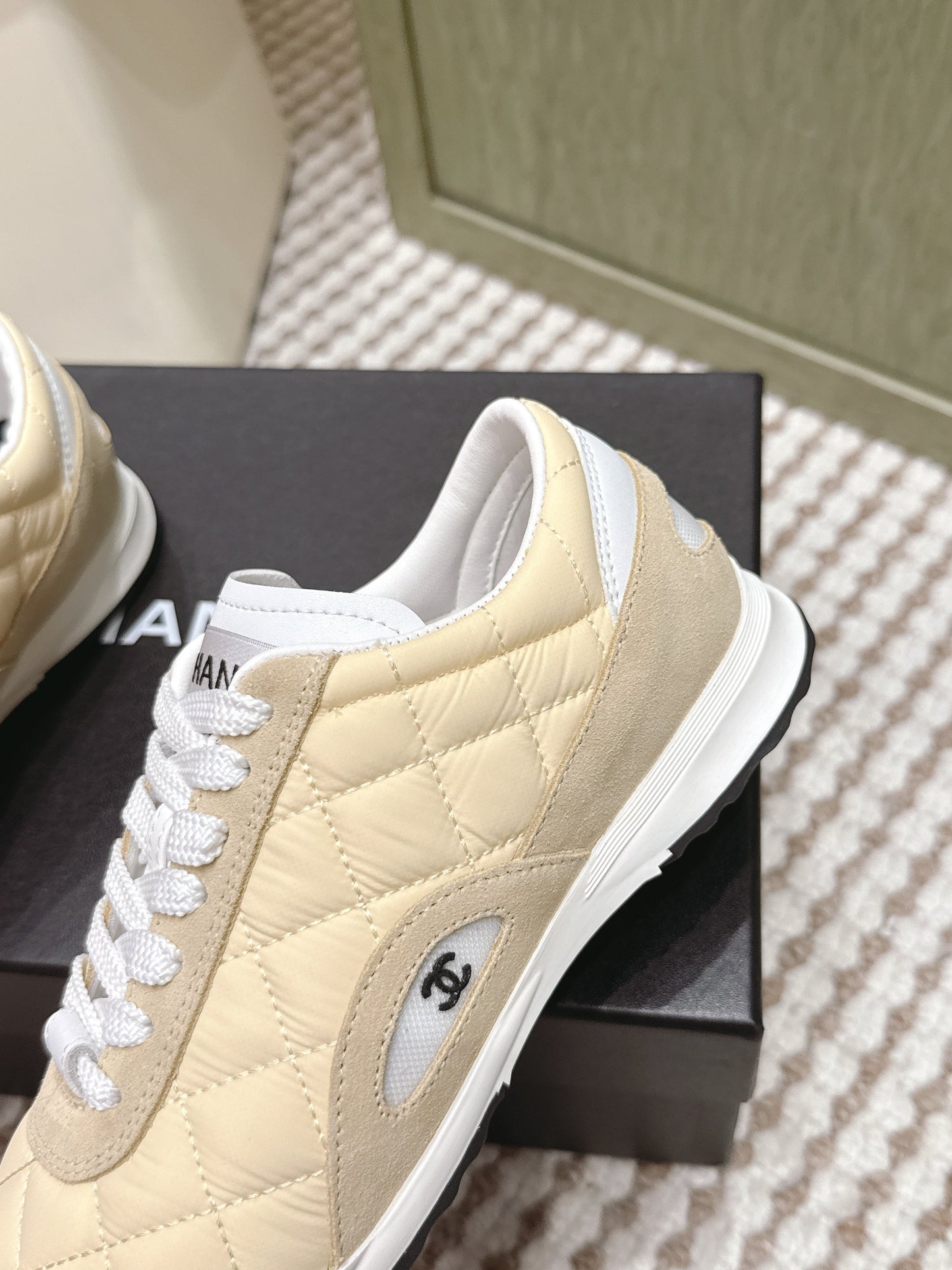 CHANEL 25S SNEAKERS IN LIGHT YELLOW CALFSKIN AND SUEDE - 35